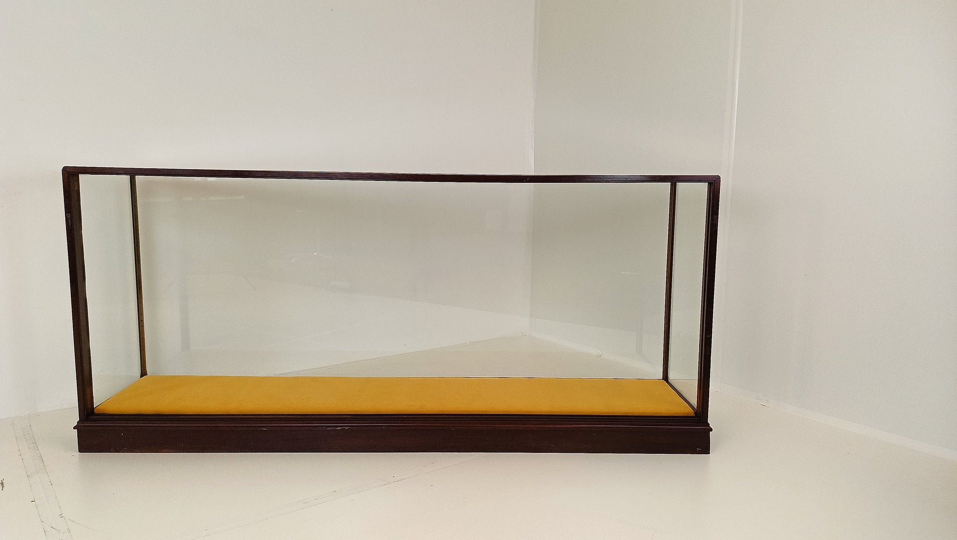 Antique Shop/Museum Display Cabinet Antique Shop/Museum Display Cabinet