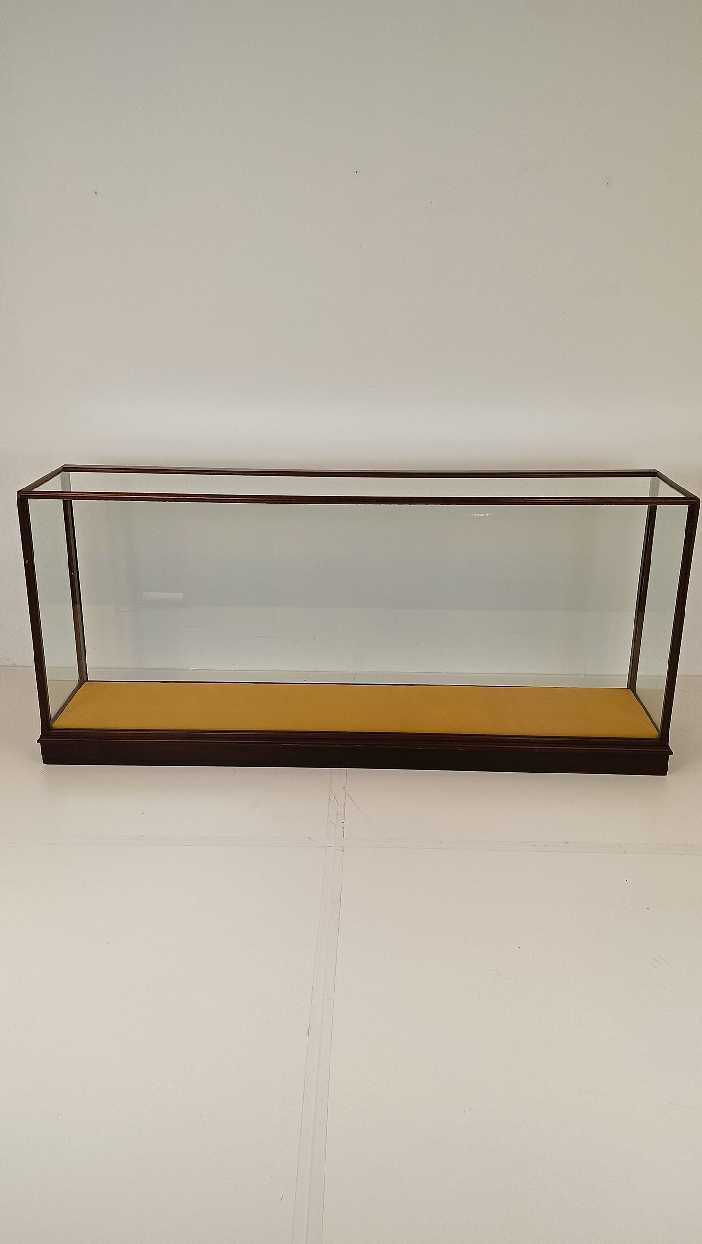 Antique Shop/Museum Display Cabinet Antique Shop/Museum Display Cabinet