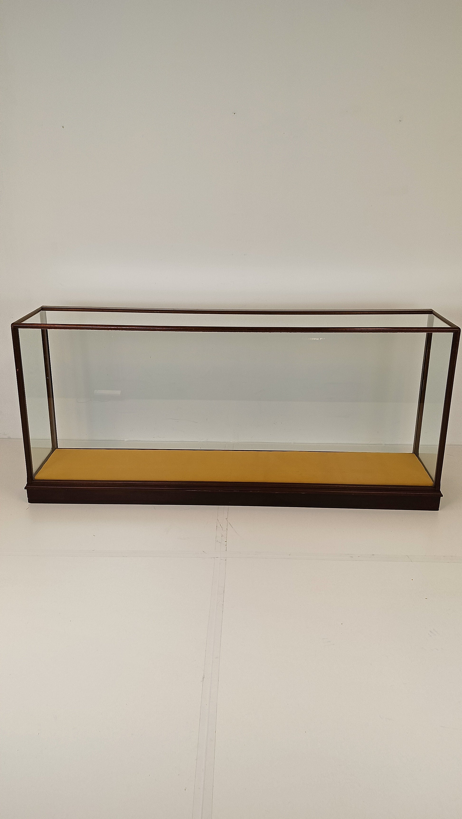 Antique Shop/Museum Display Cabinet Antique Shop/Museum Display Cabinet