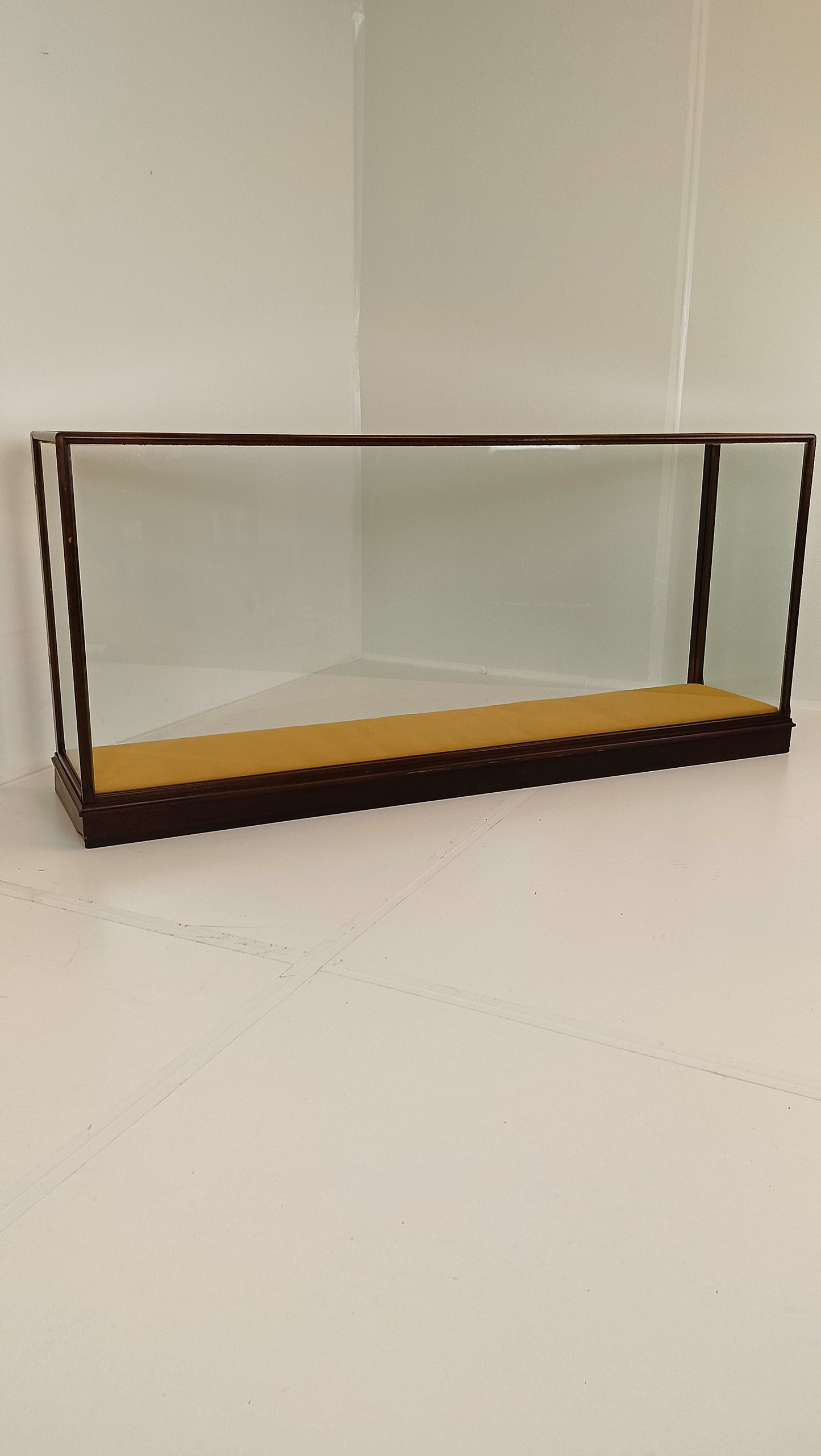 Antique Shop/Museum Display Cabinet Antique Shop/Museum Display Cabinet