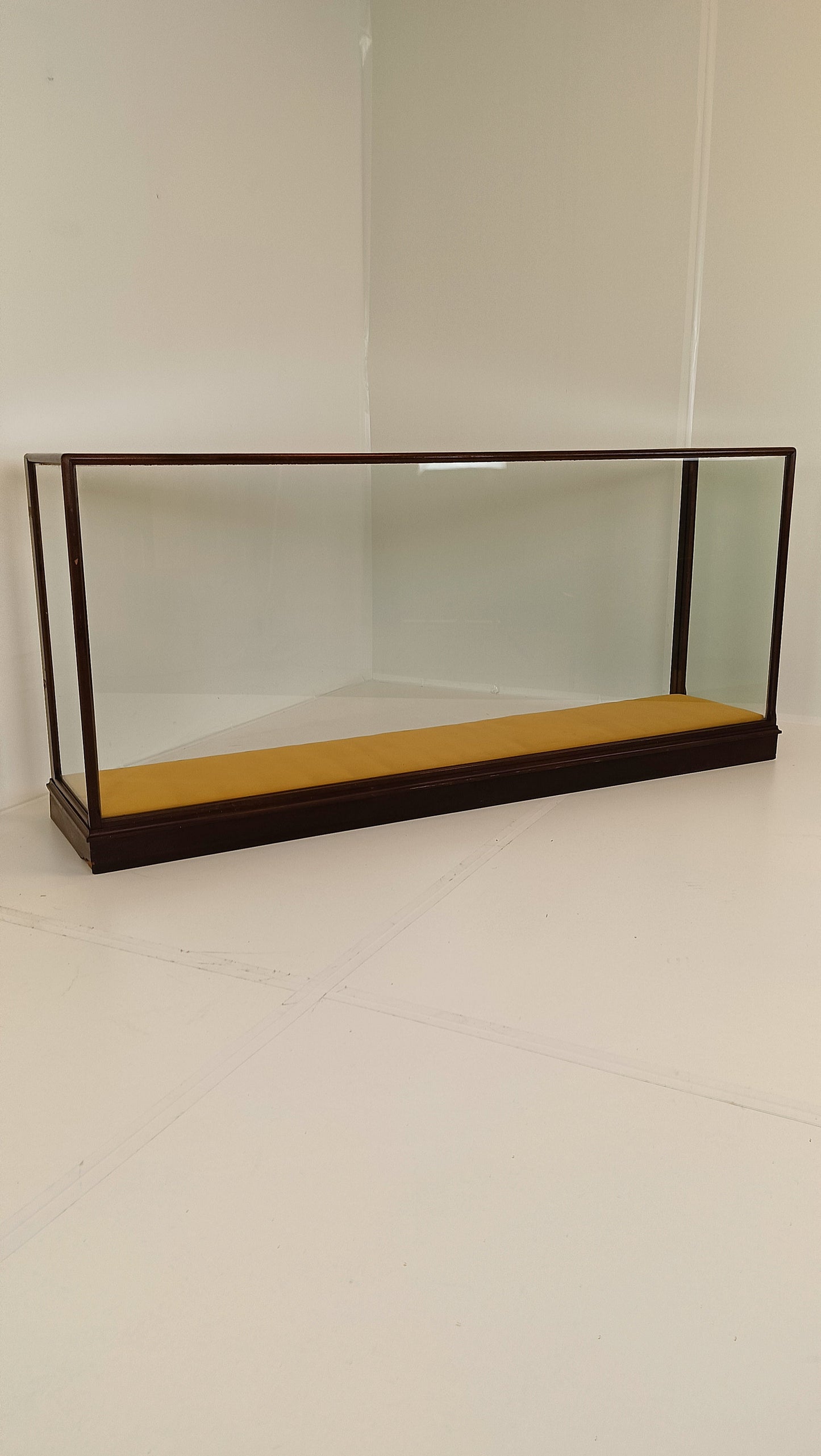 Antique Shop/Museum Display Cabinet Antique Shop/Museum Display Cabinet