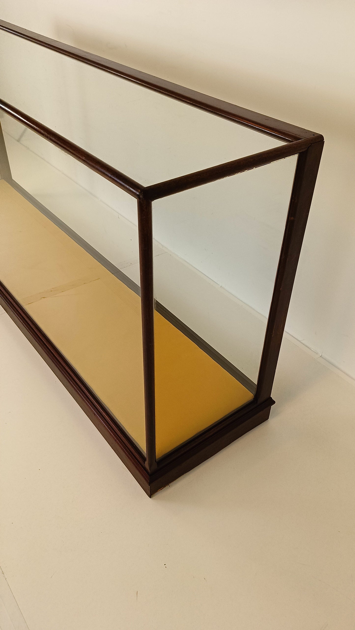 Antique Shop/Museum Display Cabinet Antique Shop/Museum Display Cabinet