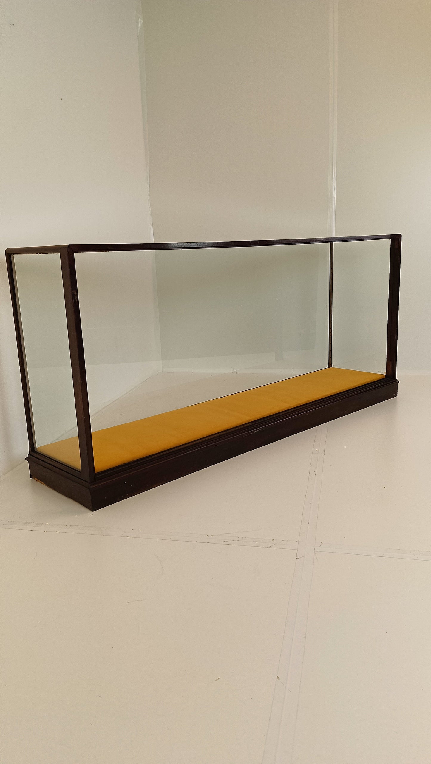 Antique Shop/Museum Display Cabinet Antique Shop/Museum Display Cabinet
