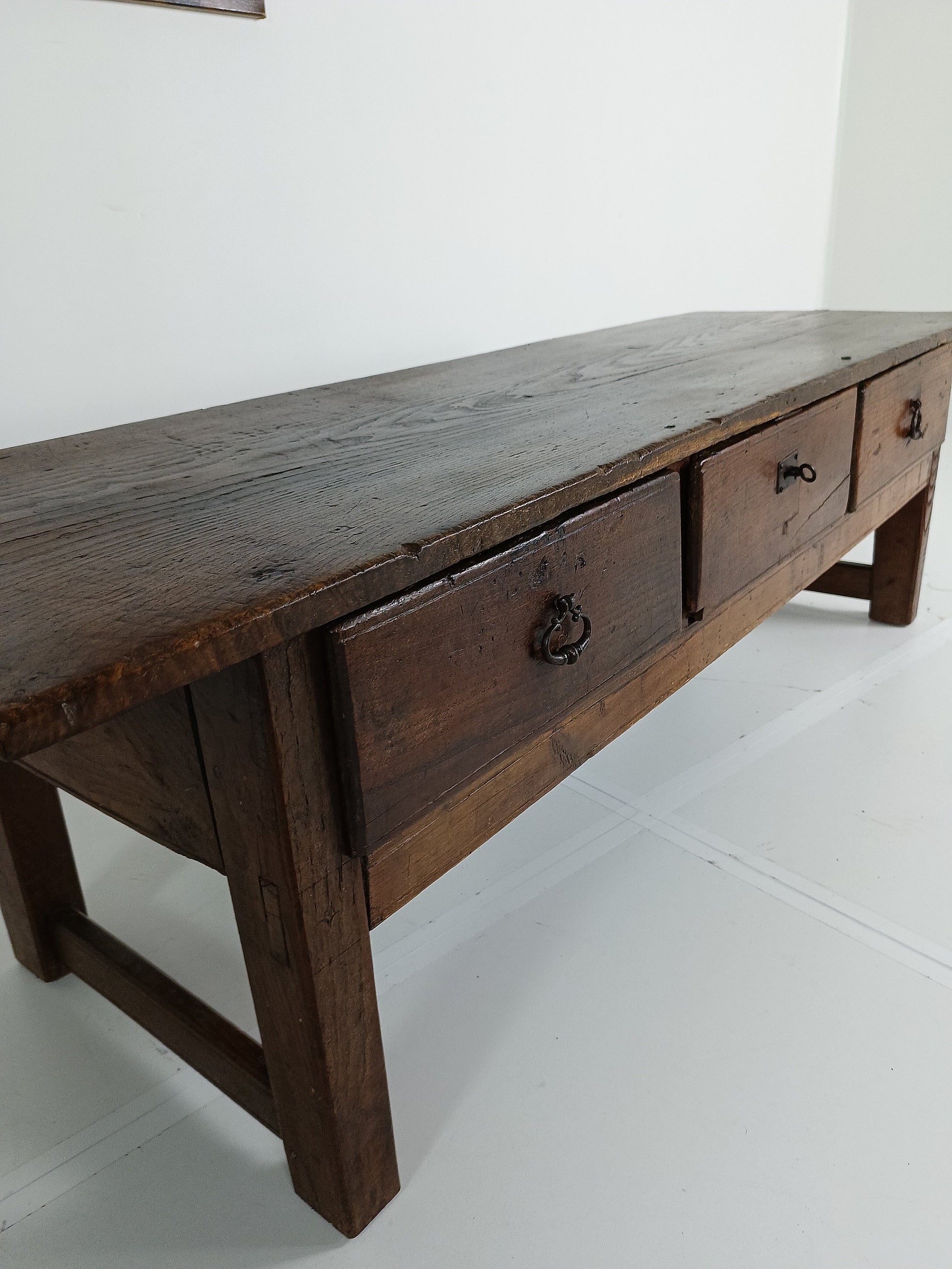 Antique Spanish coffee table 18th century Antique Spanish coffee table 18th century