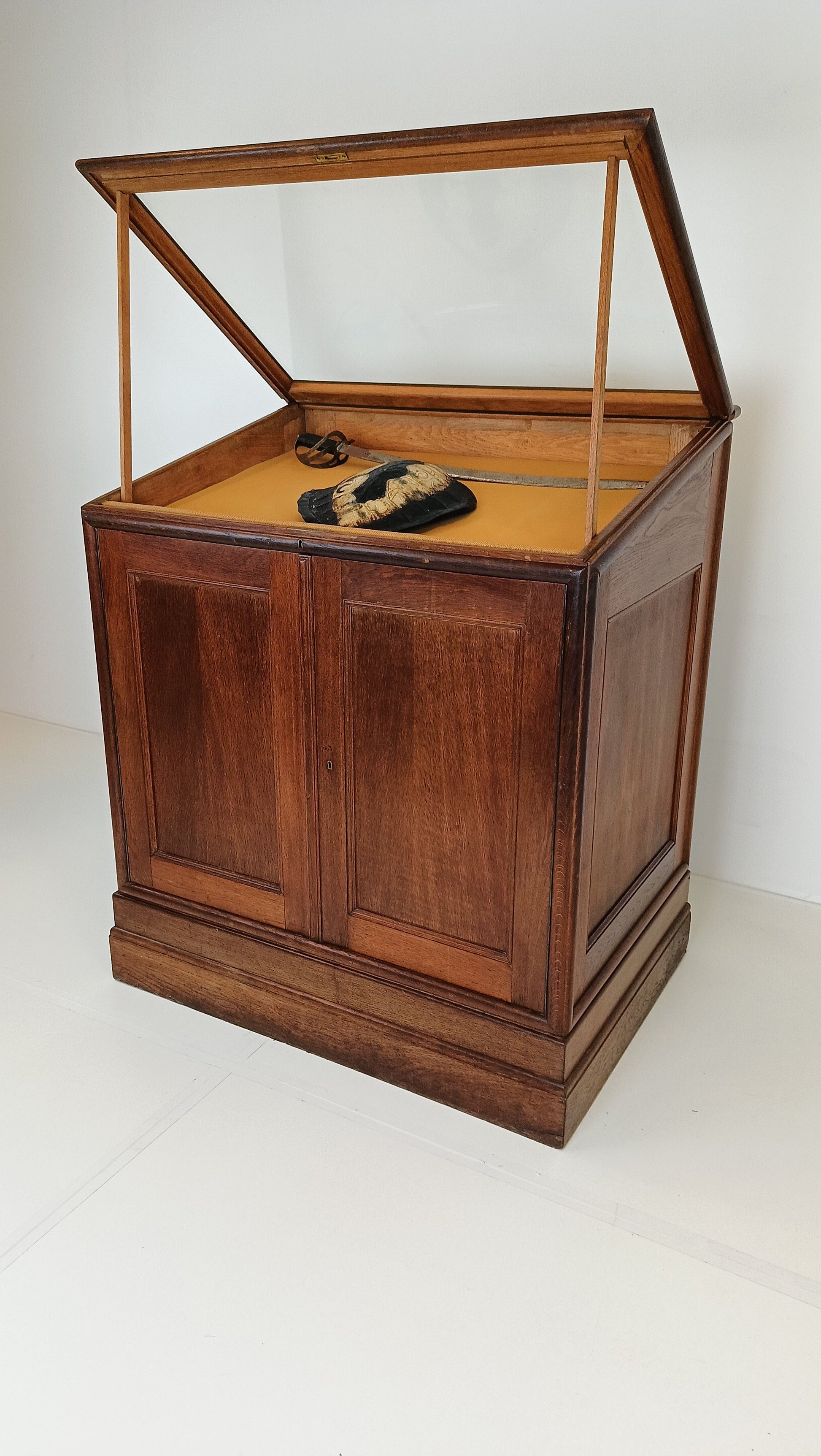 Antique Wooden Museum Display Cabinet Antique Wooden Museum Display Cabinet