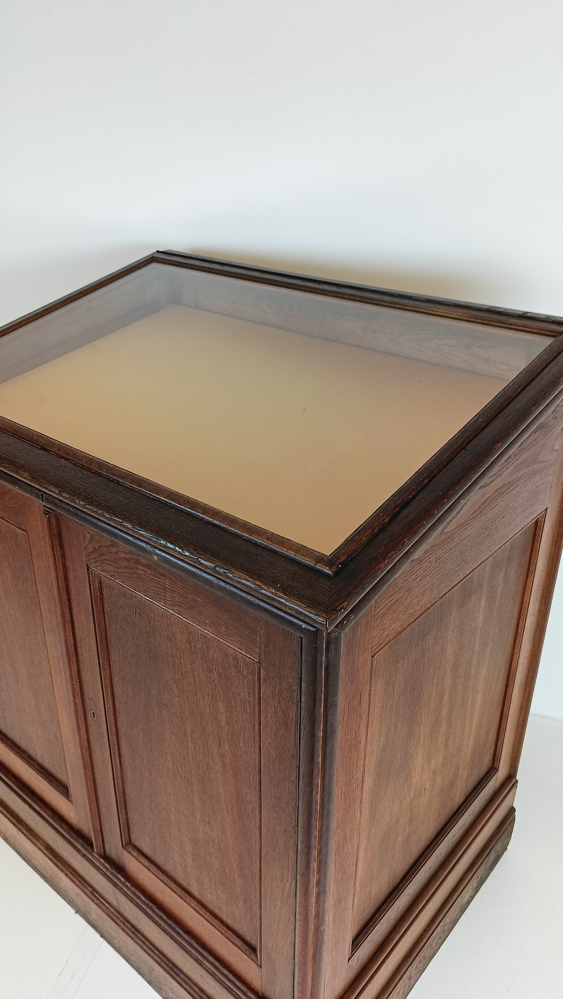 Antique Wooden Museum Display Cabinet Antique Wooden Museum Display Cabinet