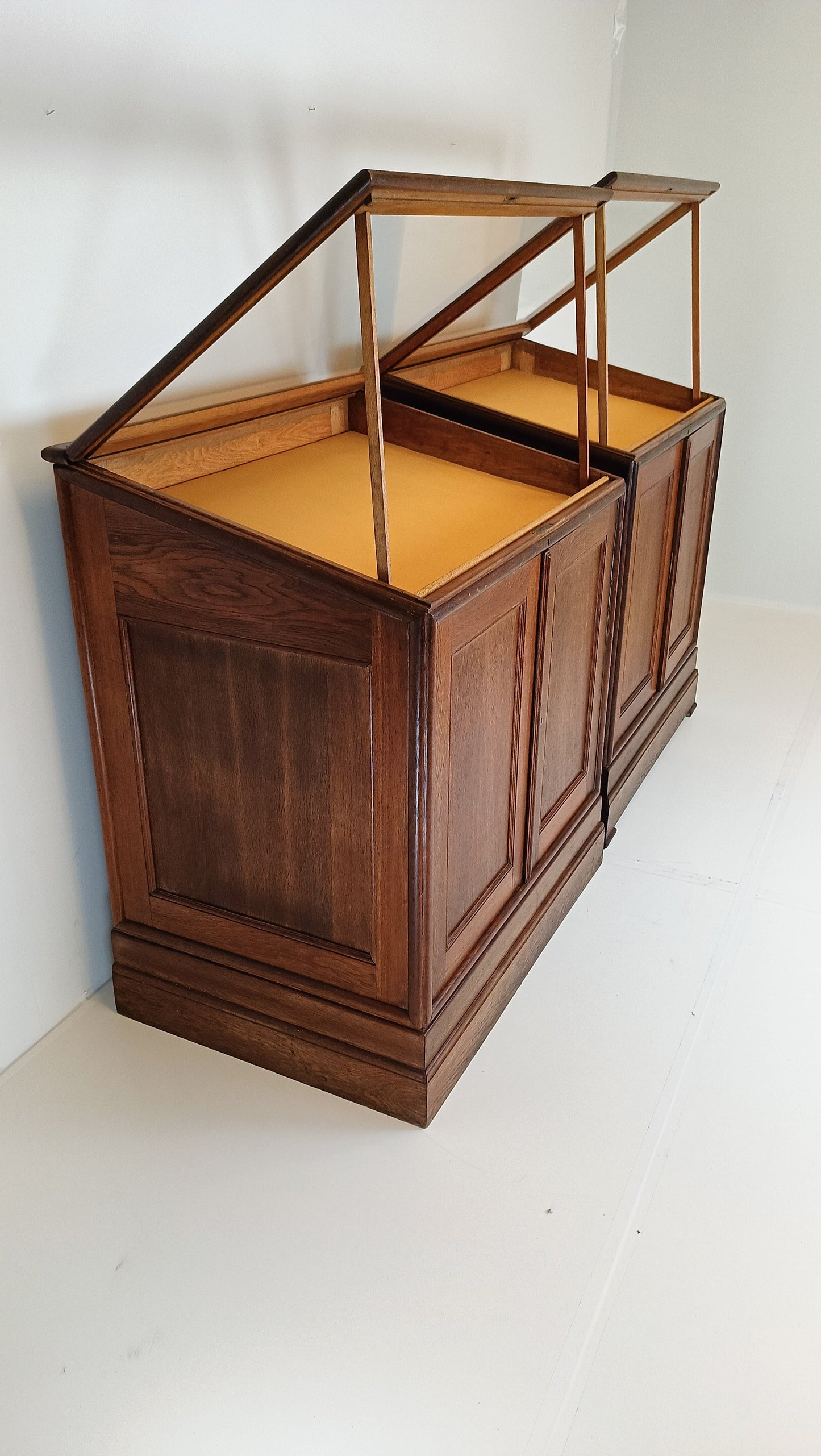 Antique Wooden Museum Display Cabinet Antique Wooden Museum Display Cabinet