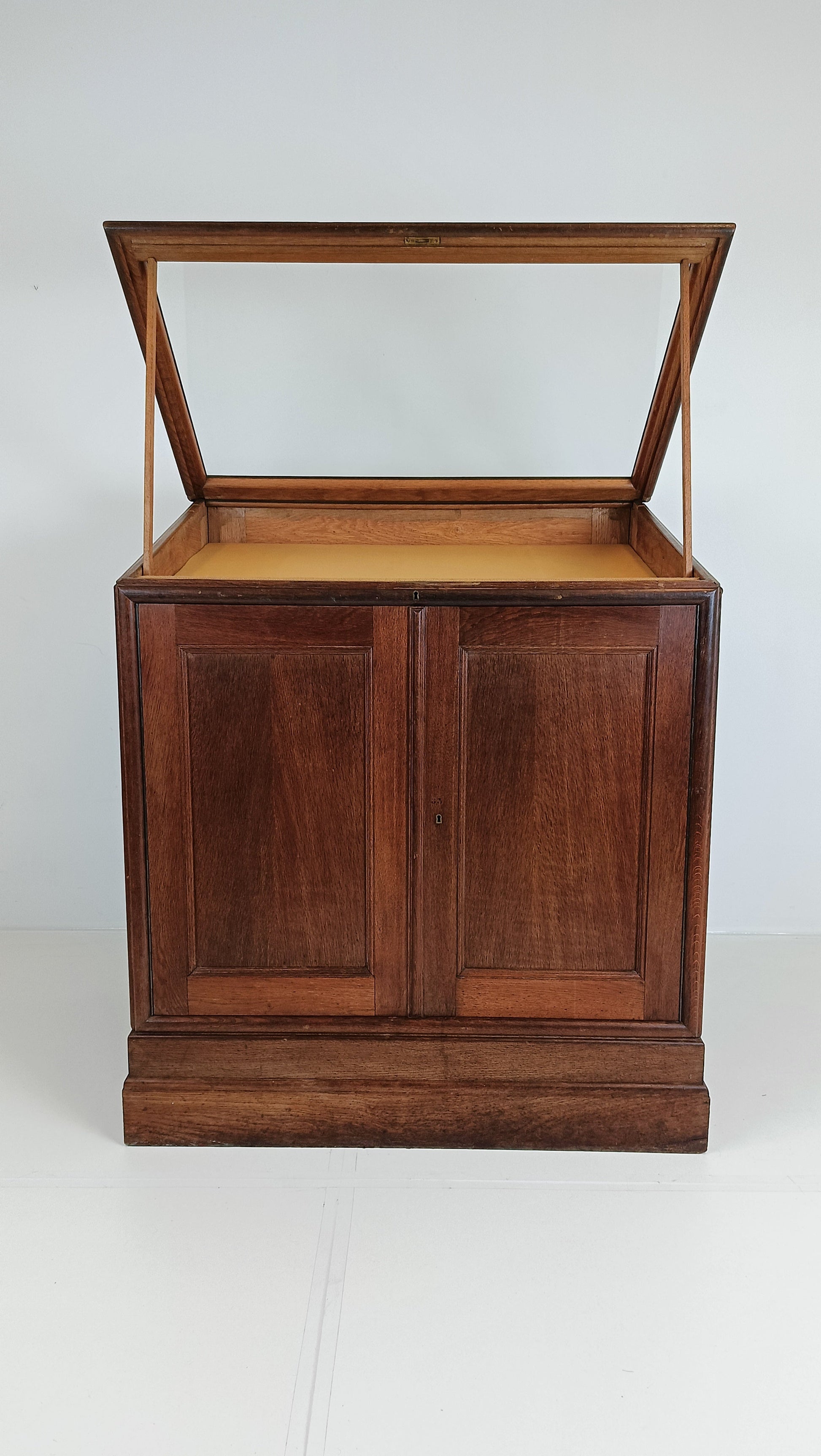 Antique Wooden Museum Display Cabinet Antique Wooden Museum Display Cabinet