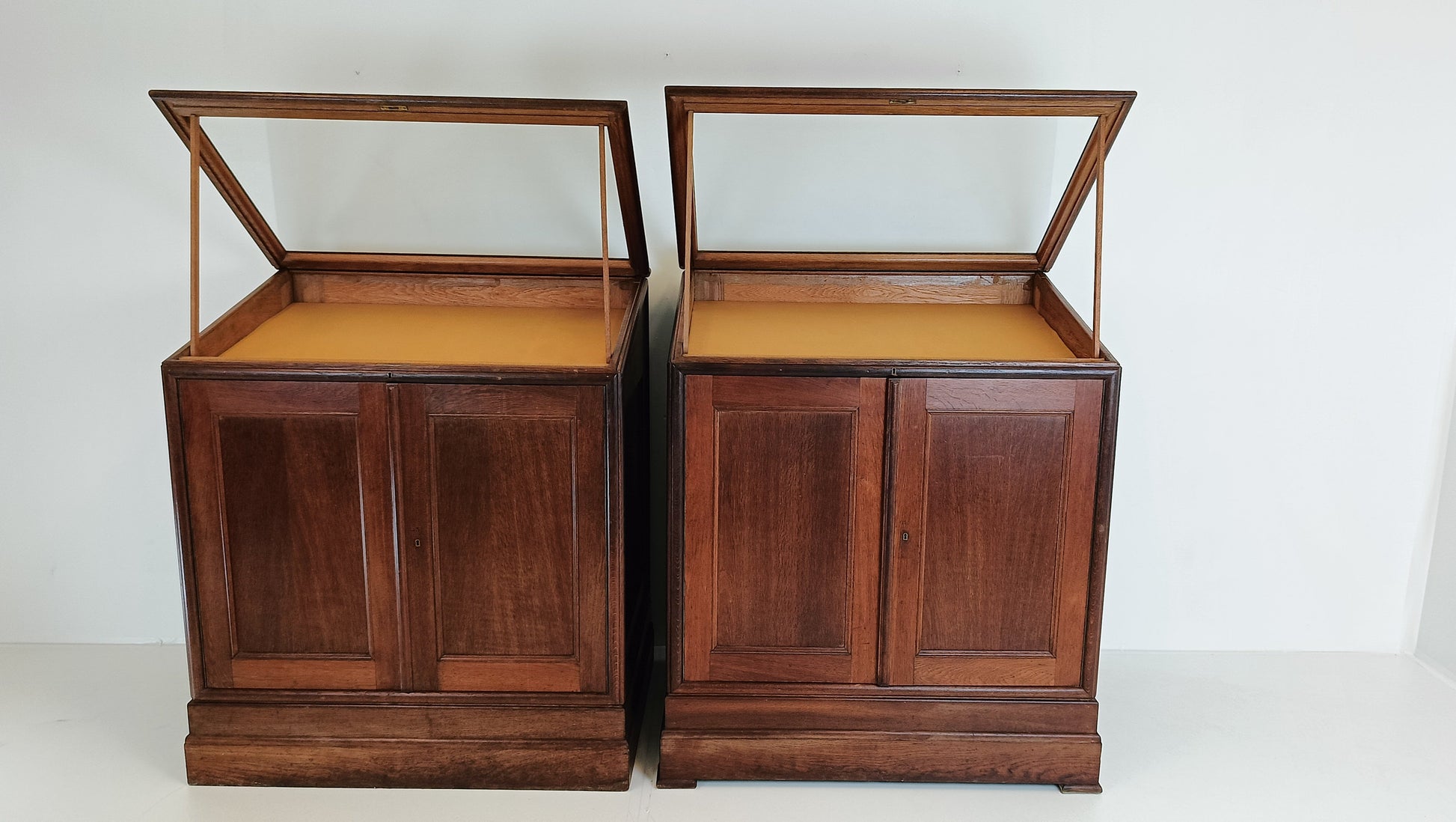Antique Wooden Museum Display Cabinet Antique Wooden Museum Display Cabinet