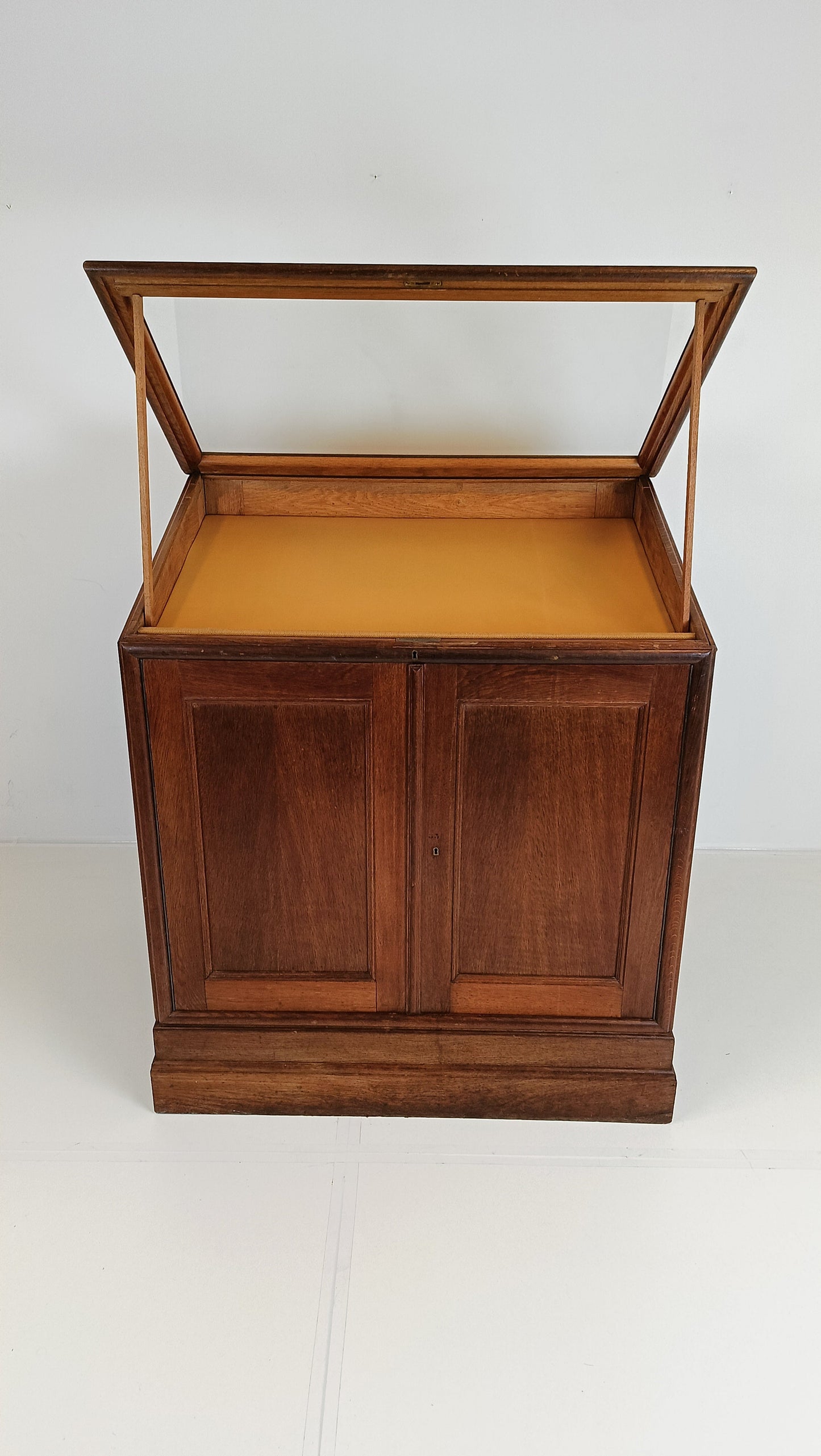 Antique Wooden Museum Display Cabinet Antique Wooden Museum Display Cabinet