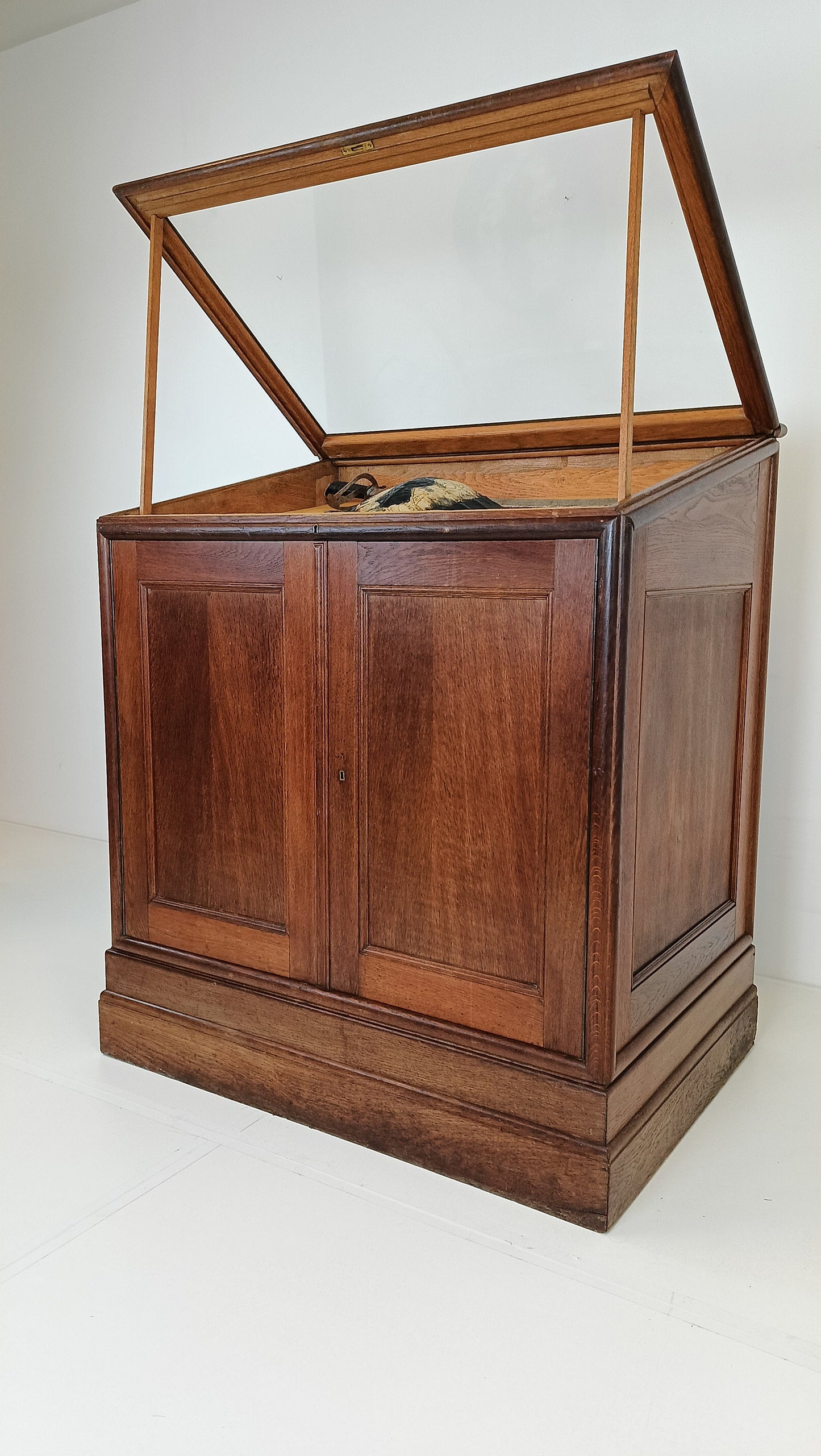 Antique Wooden Museum Display Cabinet Antique Wooden Museum Display Cabinet