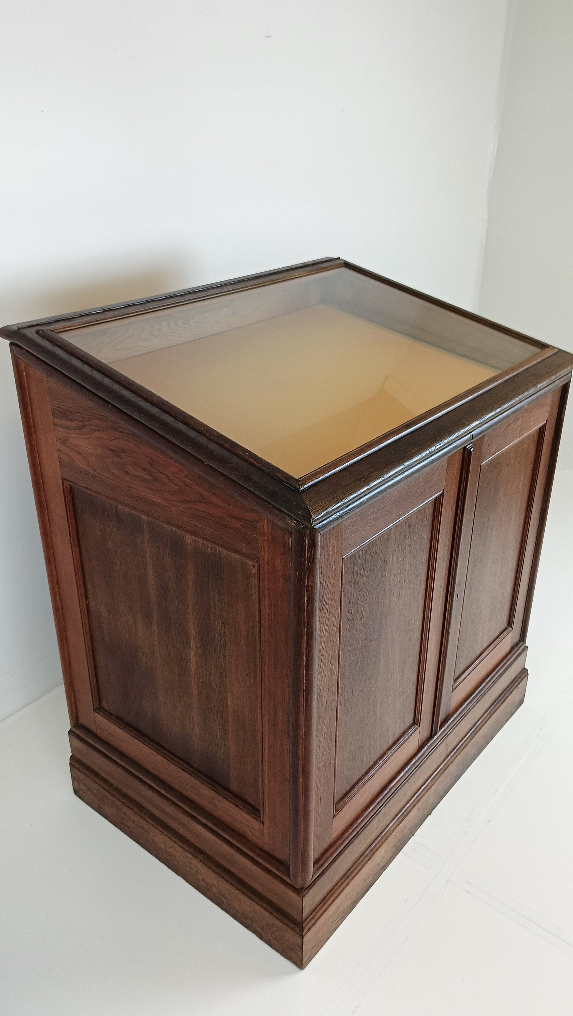 Antique Wooden Museum Display Cabinet Antique Wooden Museum Display Cabinet