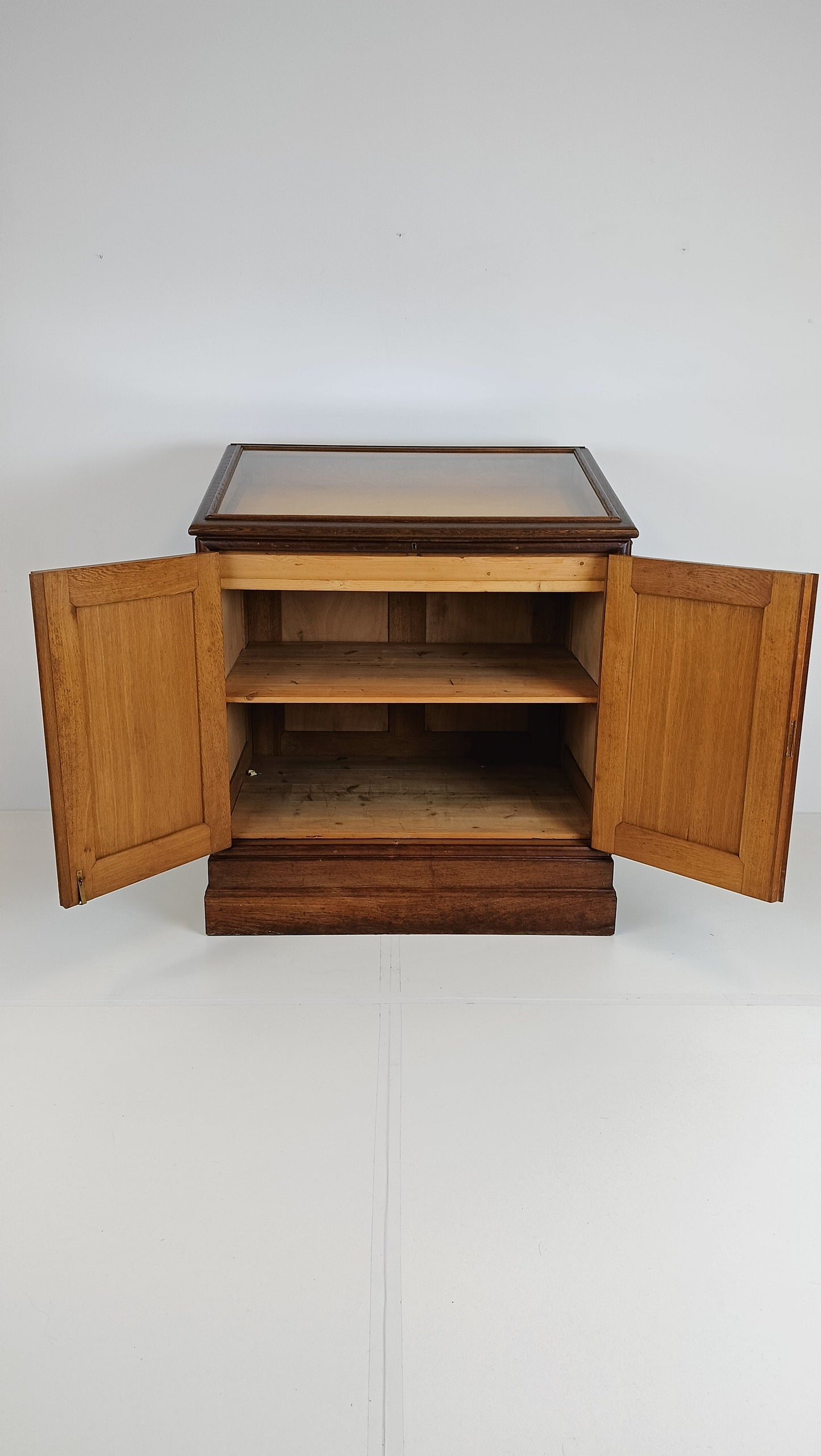 Antique Wooden Museum Display Cabinet Antique Wooden Museum Display Cabinet