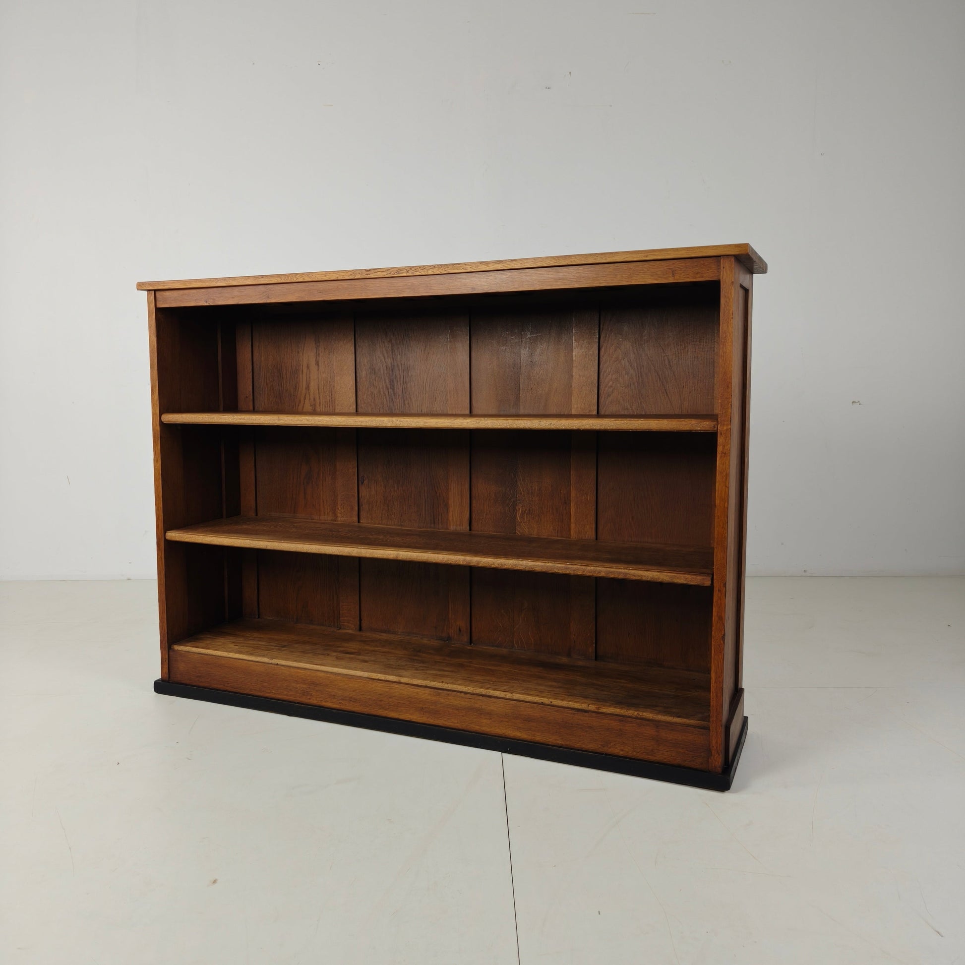 Art Deco Amsterdam School Oak Open Bookcase – 1920s Art Deco Amsterdam School Oak Open Bookcase – 1920s