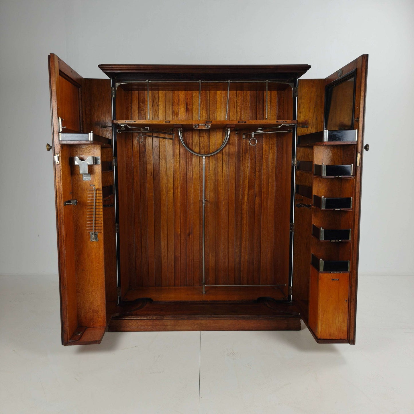 Art Deco Compactom Gentleman’s Wardrobe – 1920 Art Deco Compactom Gentleman’s Wardrobe – 1920
