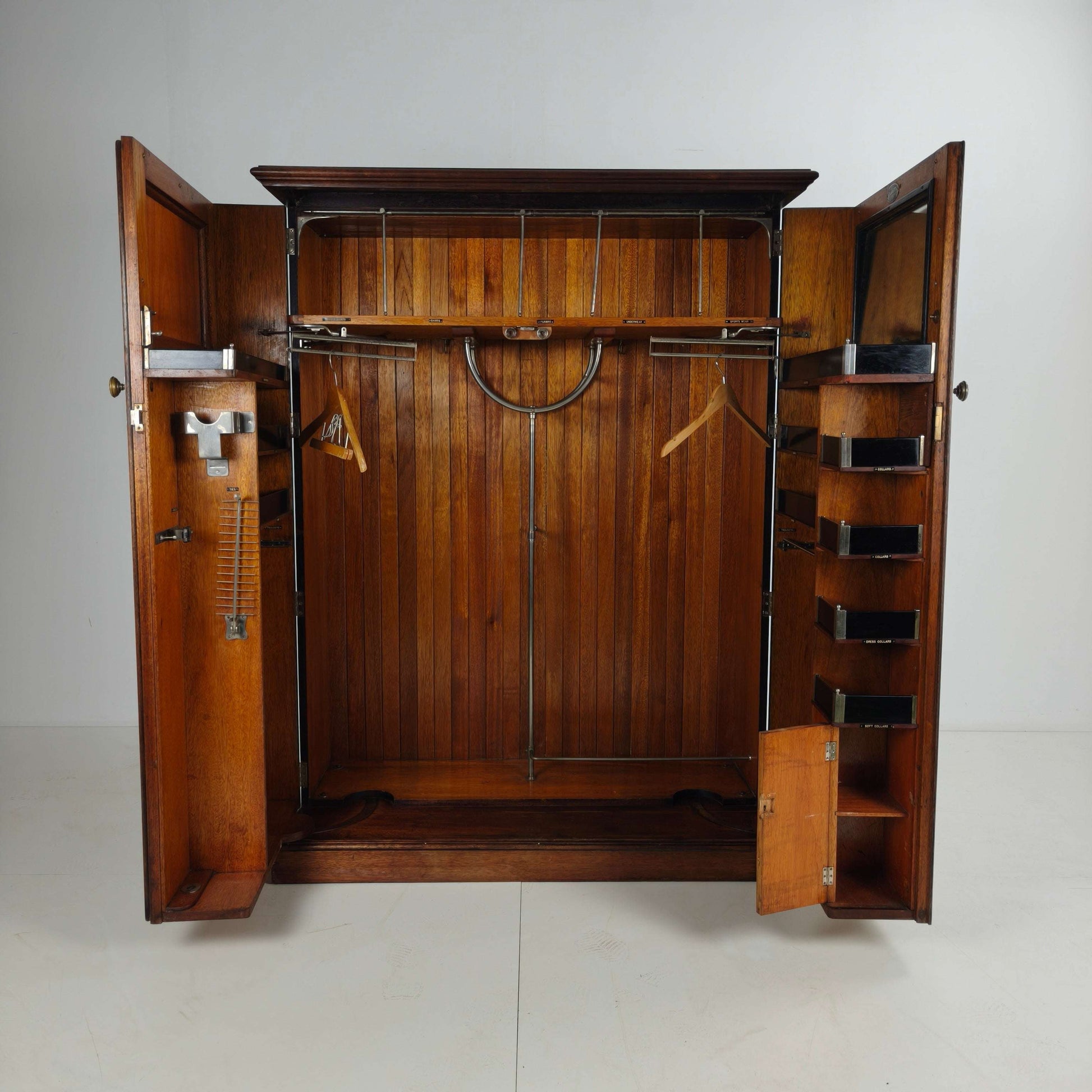 Art Deco Compactom Gentleman’s Wardrobe – 1920 Art Deco Compactom Gentleman’s Wardrobe – 1920