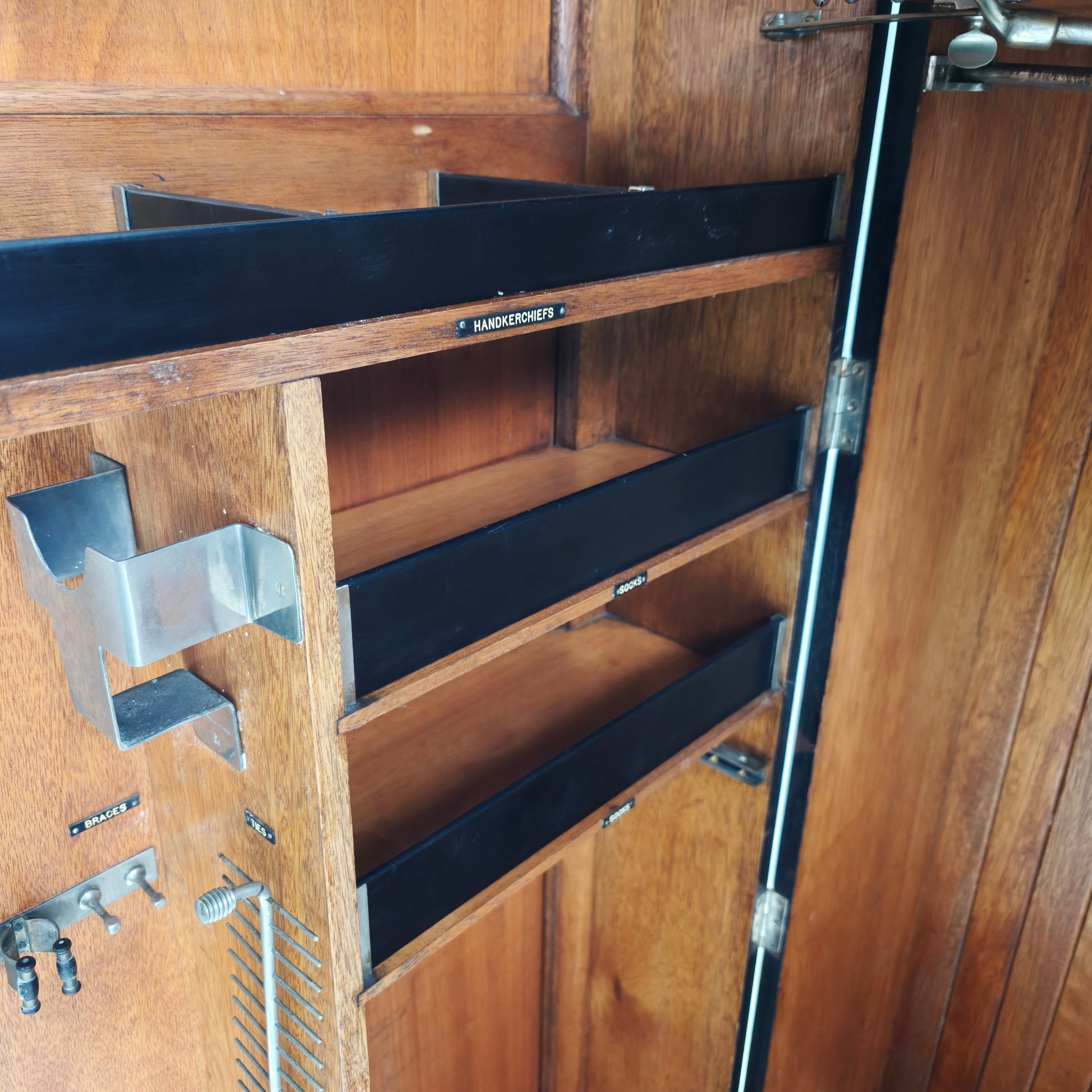 Art Deco Compactom Gentleman’s Wardrobe – 1920 Art Deco Compactom Gentleman’s Wardrobe – 1920