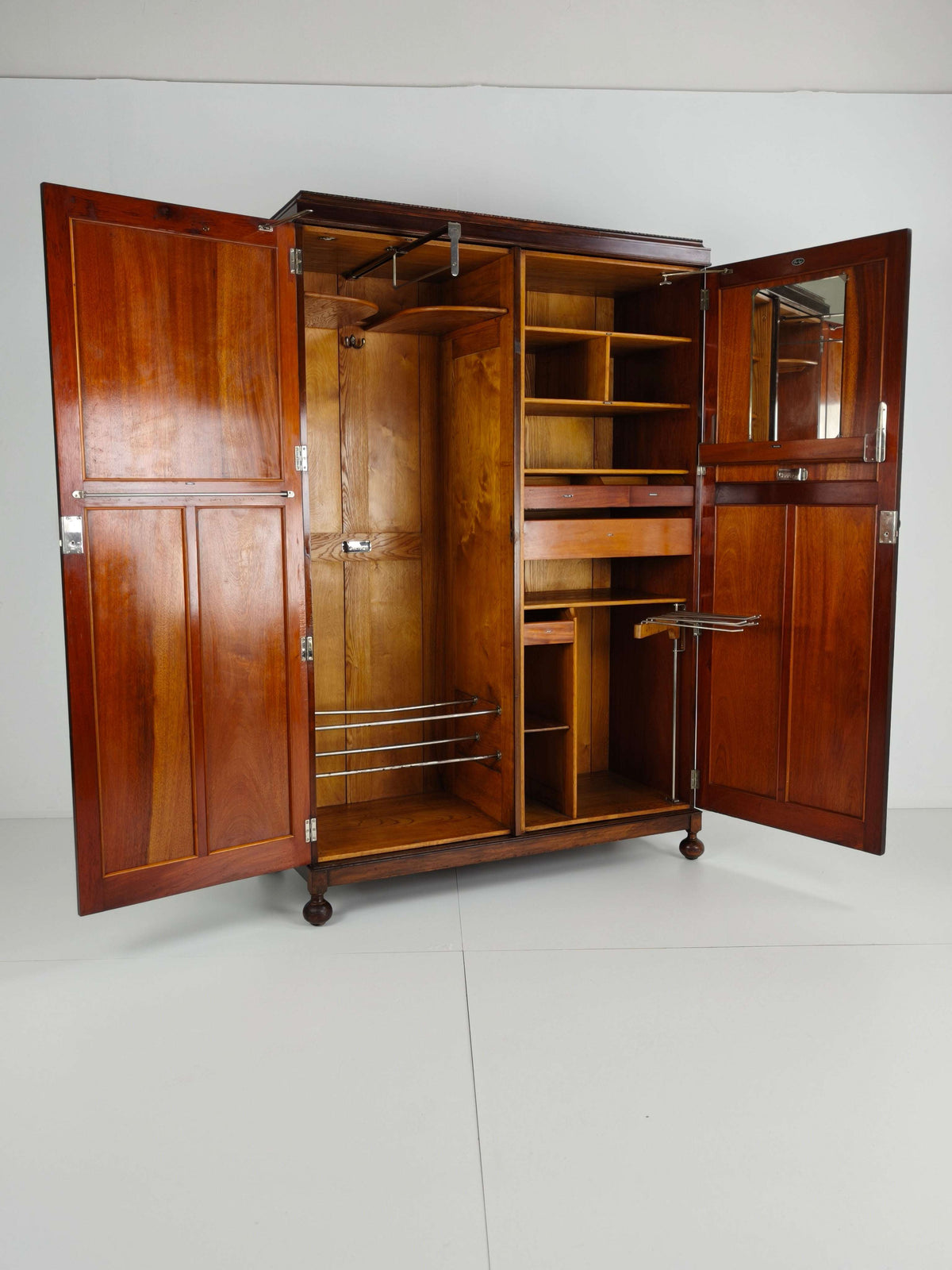 Art Deco English Gentleman’s Wardrobe – AW-Lyn, ca. 1920–1930 Art Deco English Gentleman’s Wardrobe – AW-Lyn, ca. 1920–1930