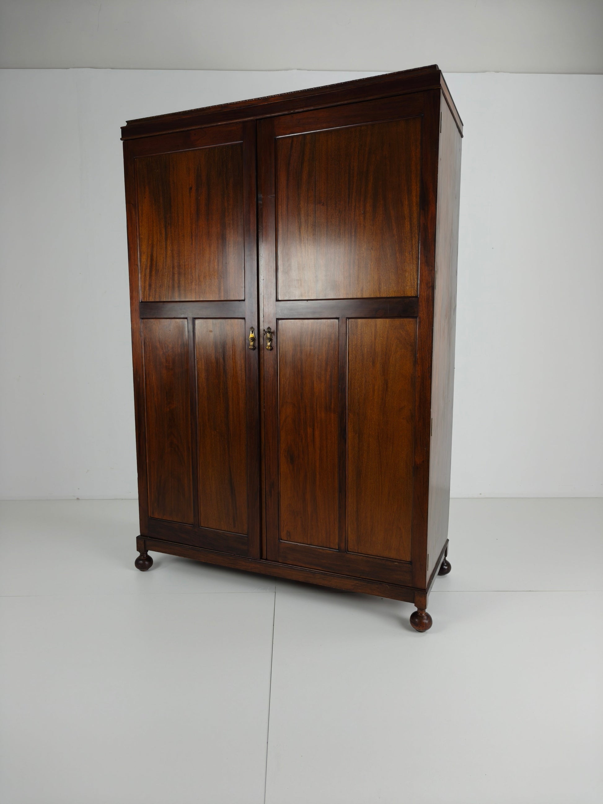 Art Deco English Gentleman’s Wardrobe – AW-Lyn, ca. 1920–1930 Art Deco English Gentleman’s Wardrobe – AW-Lyn, ca. 1920–1930