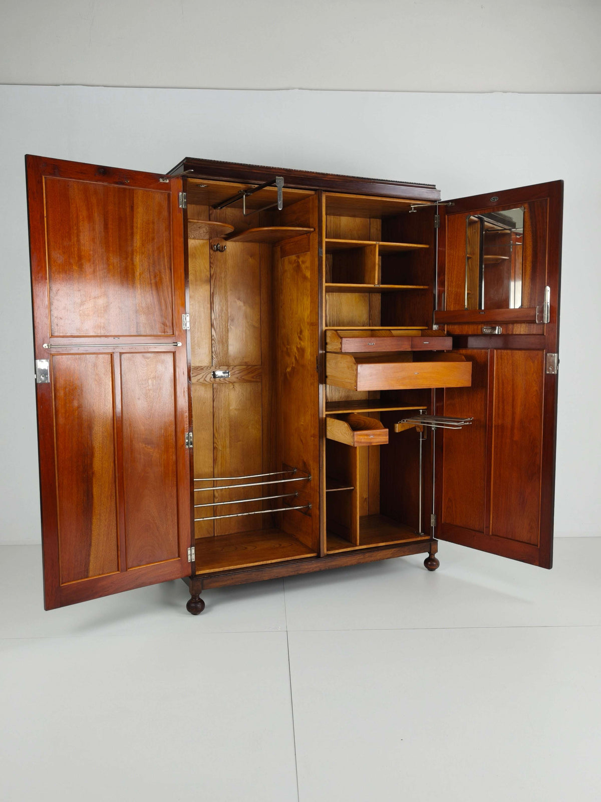Art Deco English Gentleman’s Wardrobe – AW-Lyn, ca. 1920–1930 Art Deco English Gentleman’s Wardrobe – AW-Lyn, ca. 1920–1930