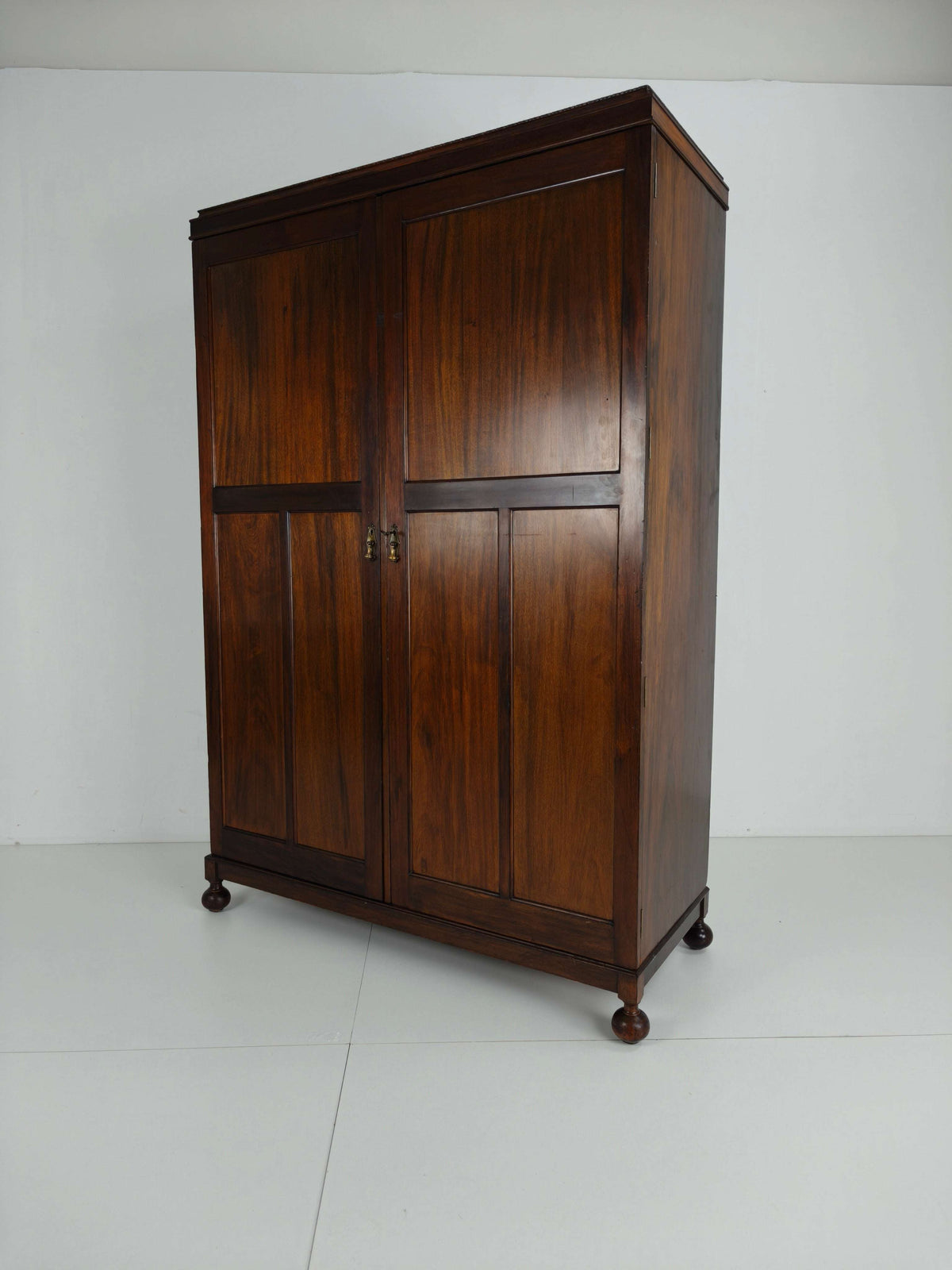 Art Deco English Gentleman’s Wardrobe – AW-Lyn, ca. 1920–1930 Art Deco English Gentleman’s Wardrobe – AW-Lyn, ca. 1920–1930