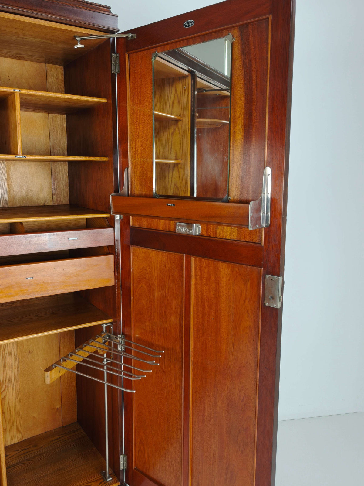 Art Deco English Gentleman’s Wardrobe – AW-Lyn, ca. 1920–1930 Art Deco English Gentleman’s Wardrobe – AW-Lyn, ca. 1920–1930