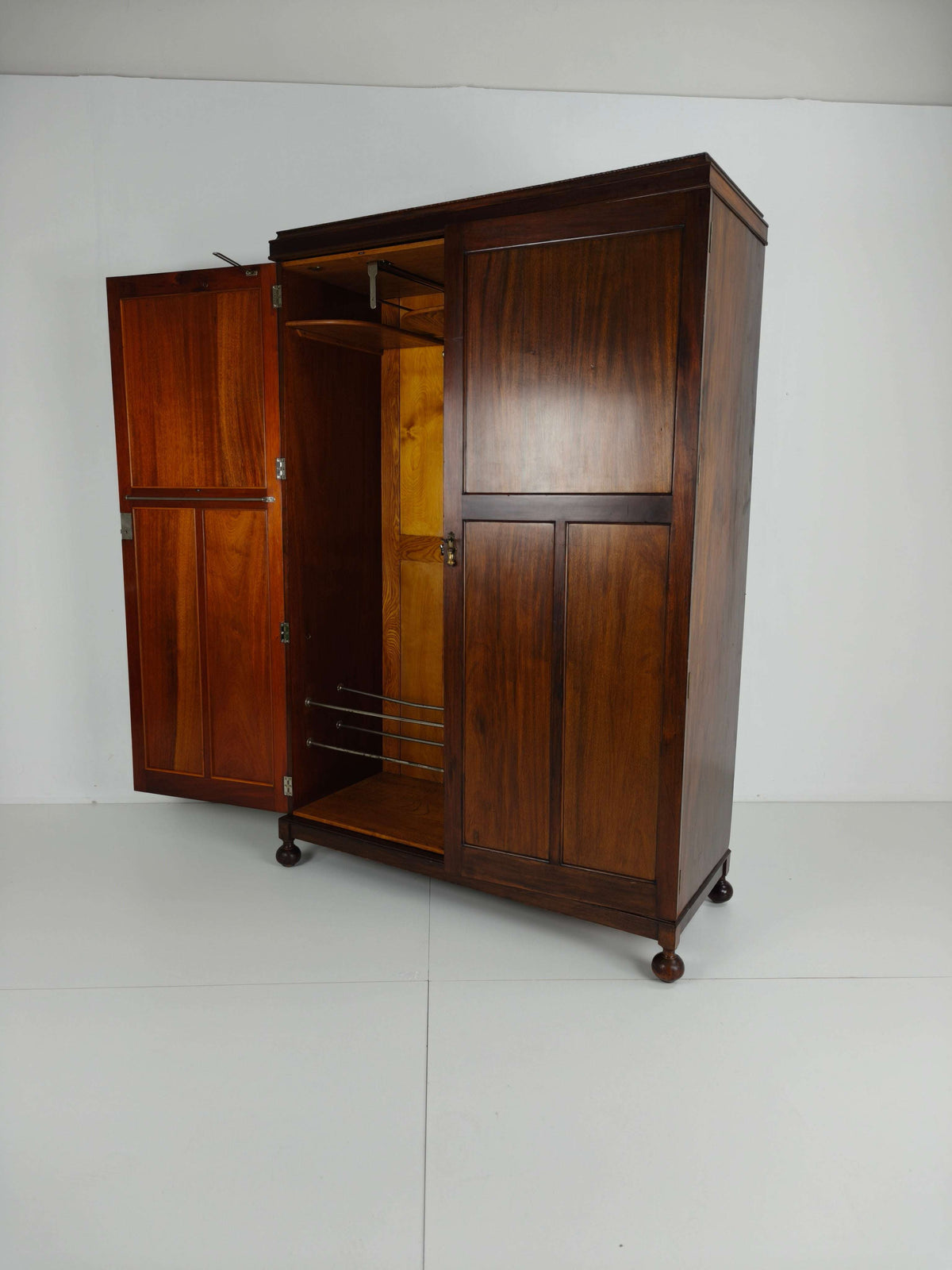 Art Deco English Gentleman’s Wardrobe – AW-Lyn, ca. 1920–1930 Art Deco English Gentleman’s Wardrobe – AW-Lyn, ca. 1920–1930