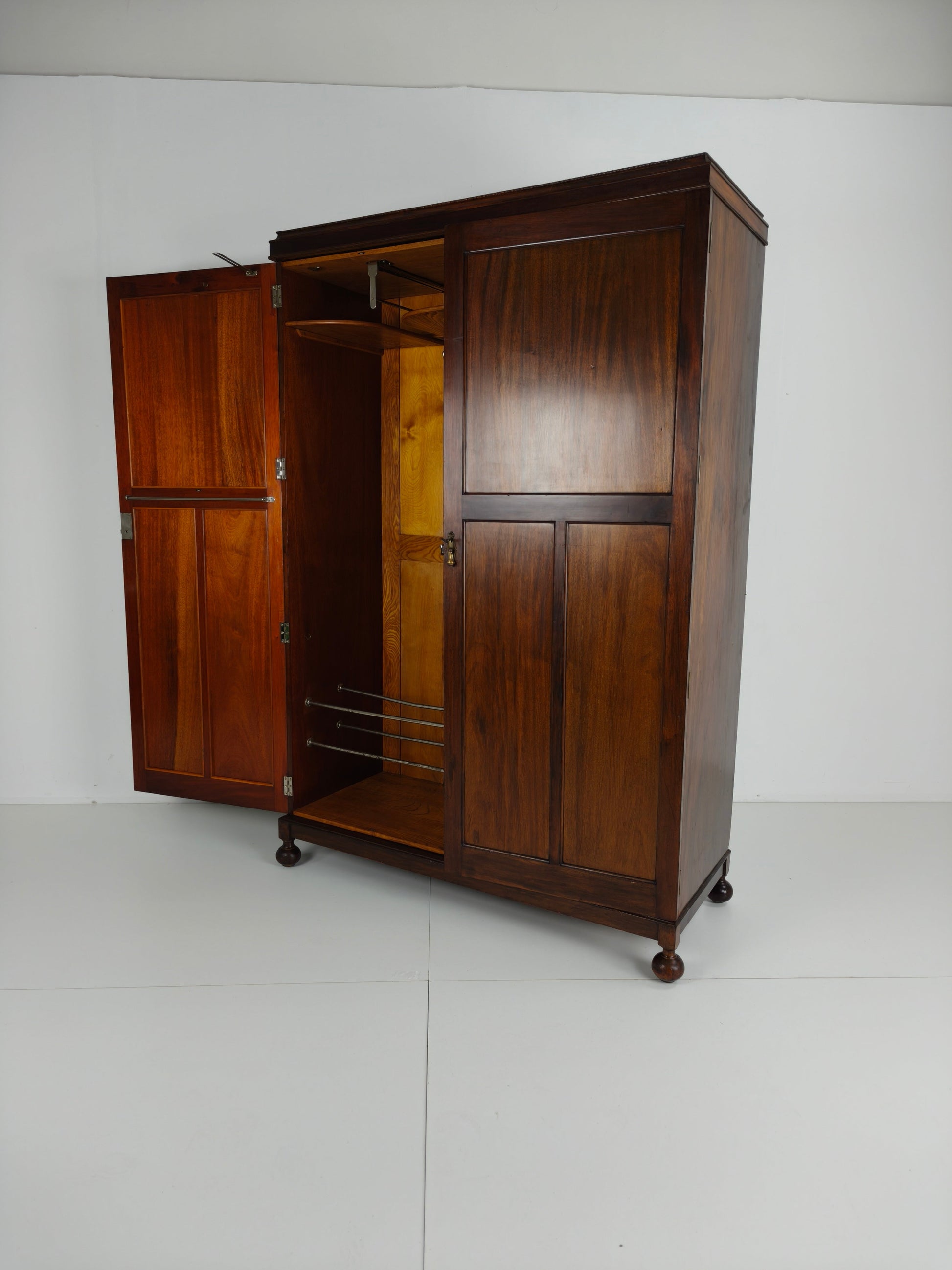 Art Deco English Gentleman’s Wardrobe – AW-Lyn, ca. 1920–1930 Art Deco English Gentleman’s Wardrobe – AW-Lyn, ca. 1920–1930