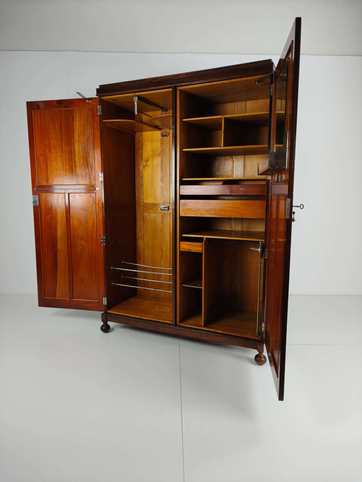 Art Deco English Gentleman’s Wardrobe – AW-Lyn, ca. 1920–1930 Art Deco English Gentleman’s Wardrobe – AW-Lyn, ca. 1920–1930