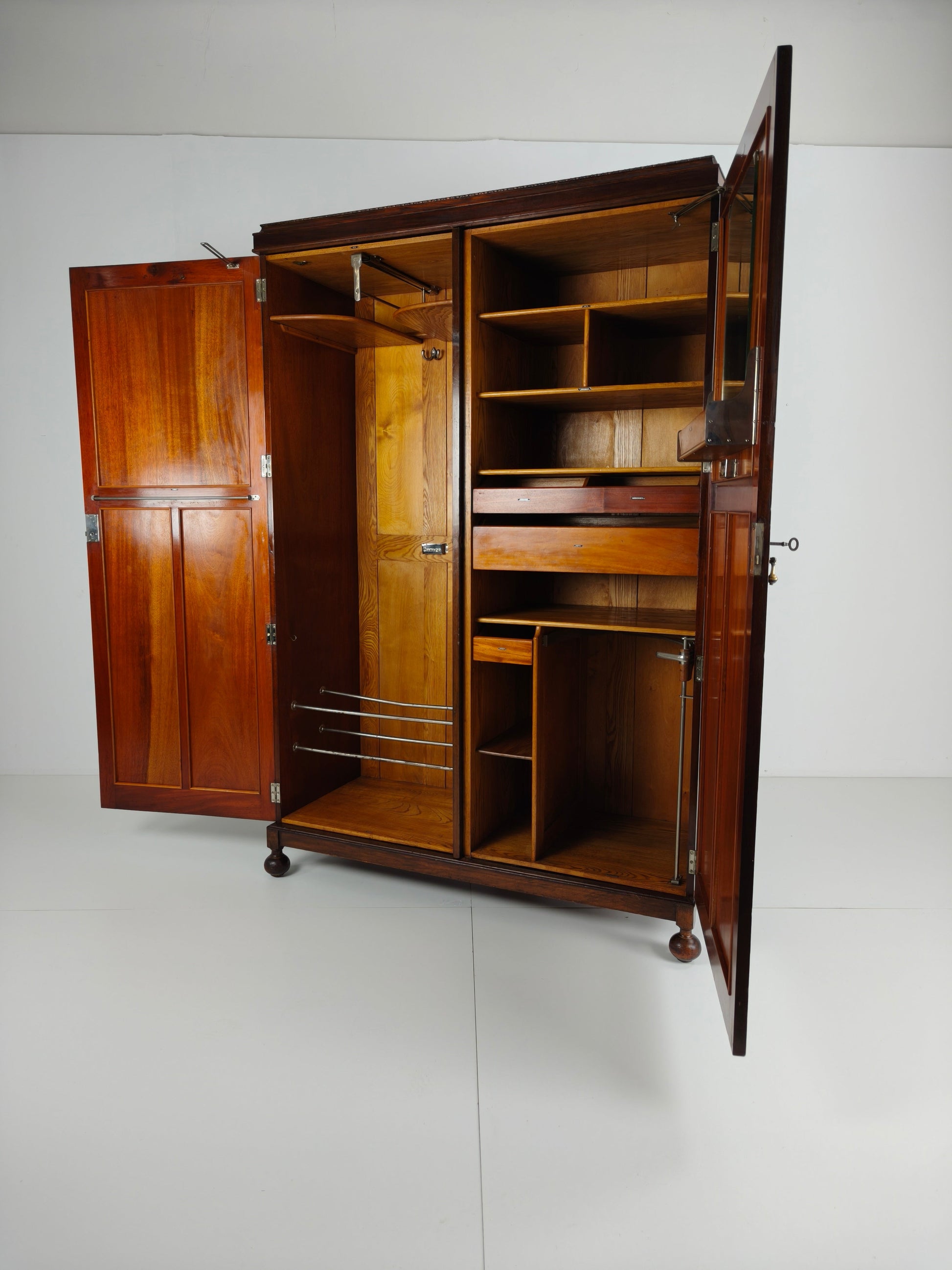 Art Deco English Gentleman’s Wardrobe – AW-Lyn, ca. 1920–1930 Art Deco English Gentleman’s Wardrobe – AW-Lyn, ca. 1920–1930