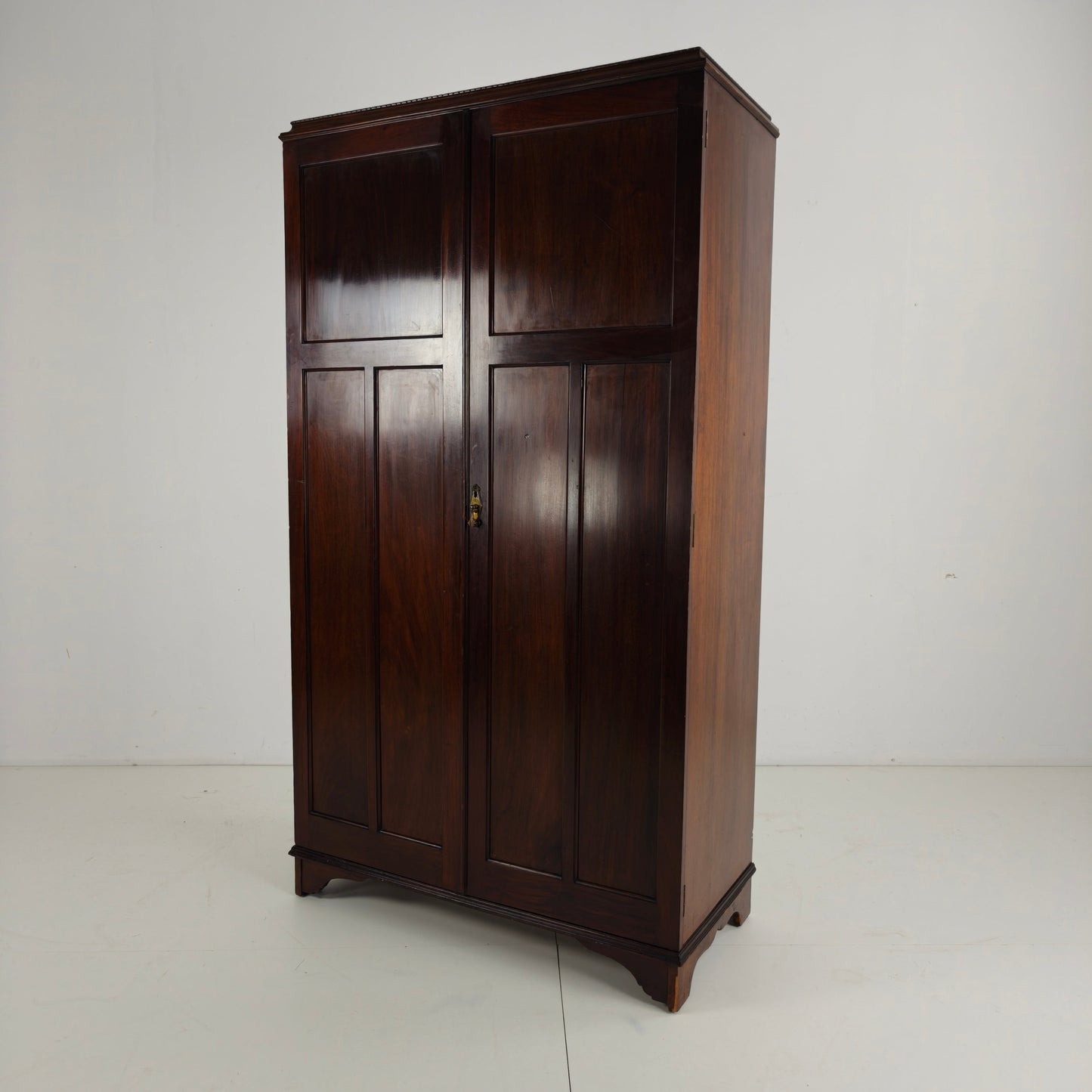 Art Deco English Gentleman’s Wardrobe – CAMPOR, ca. 1920–1930 Art Deco English Gentleman’s Wardrobe – CAMPOR, ca. 1920–1930