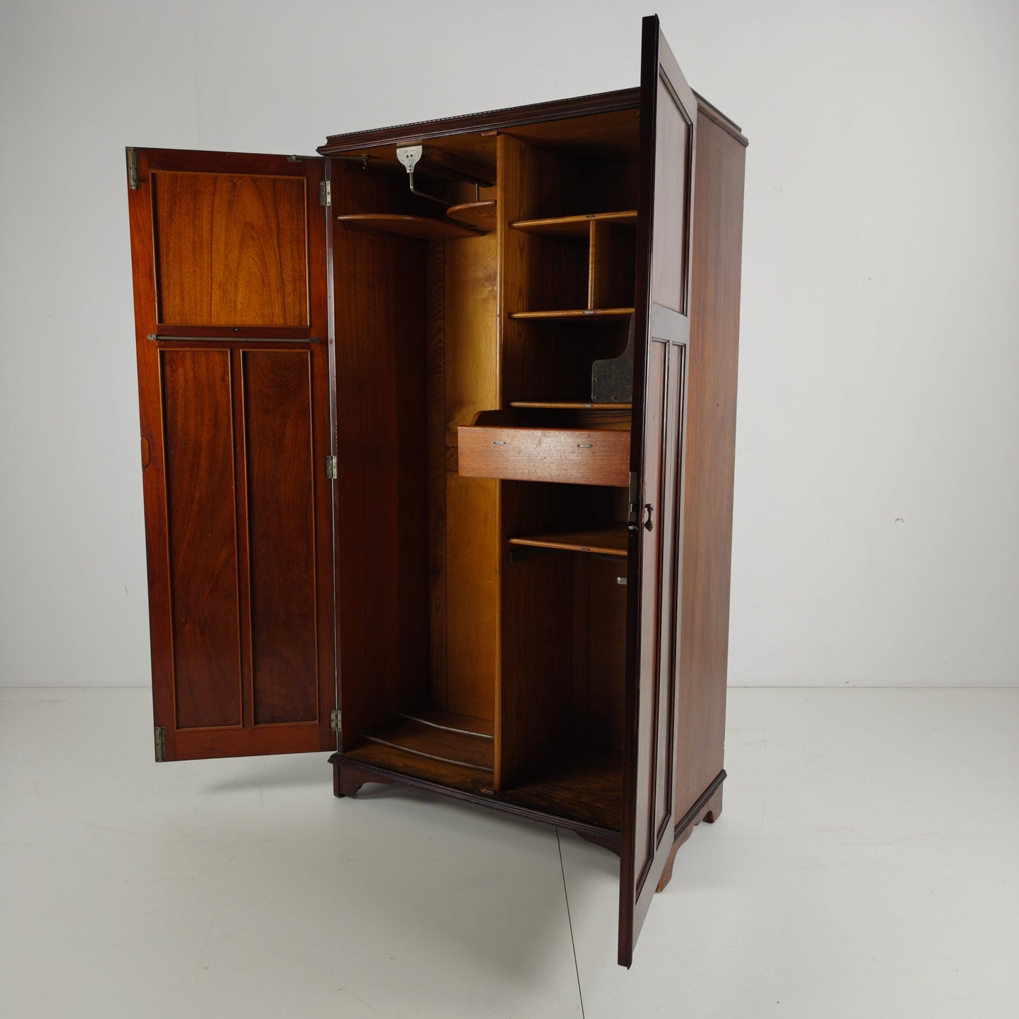 Art Deco English Gentleman’s Wardrobe – CAMPOR, ca. 1920–1930 Art Deco English Gentleman’s Wardrobe – CAMPOR, ca. 1920–1930