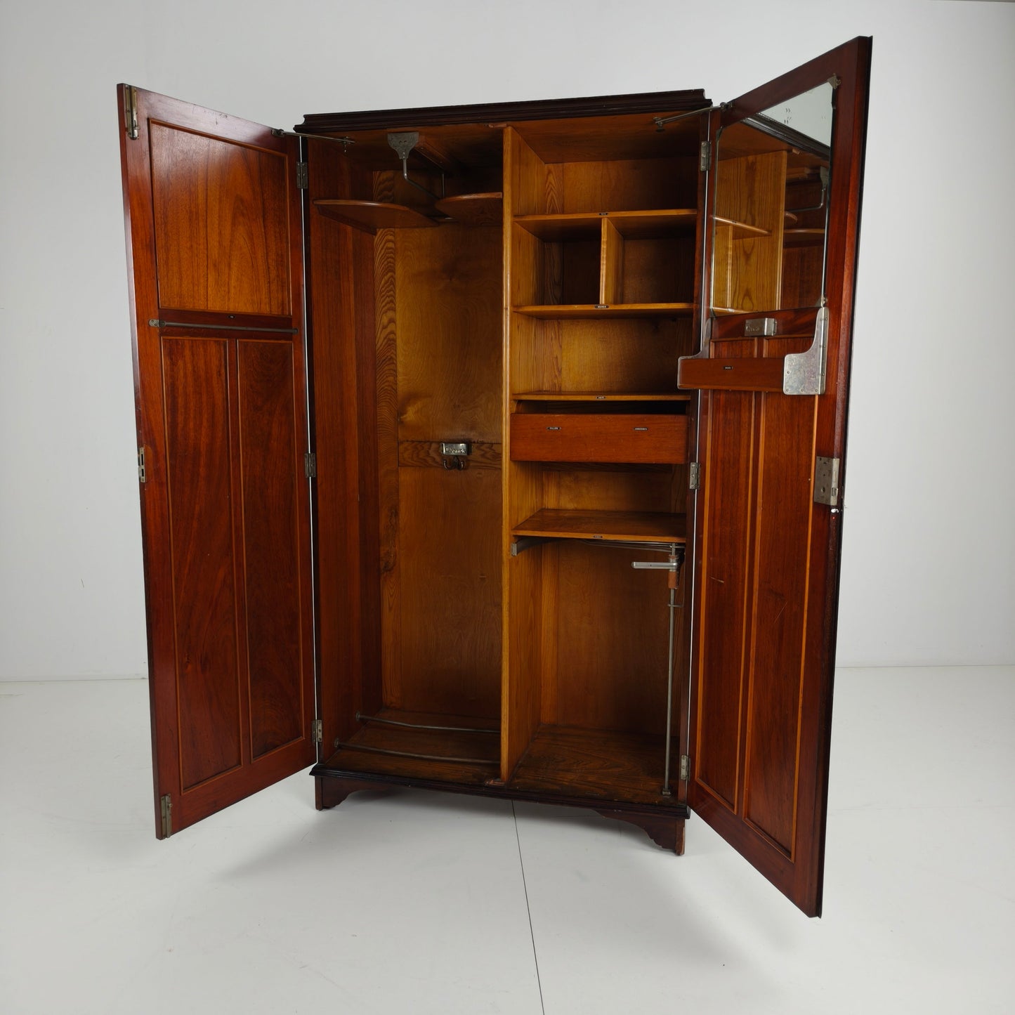 Art Deco English Gentleman’s Wardrobe – CAMPOR, ca. 1920–1930 Art Deco English Gentleman’s Wardrobe – CAMPOR, ca. 1920–1930