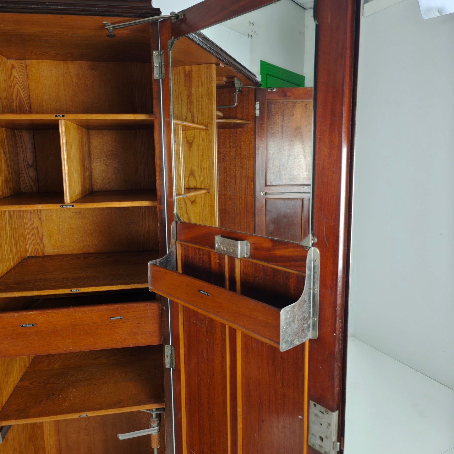Art Deco English Gentleman’s Wardrobe – CAMPOR, ca. 1920–1930 Art Deco English Gentleman’s Wardrobe – CAMPOR, ca. 1920–1930