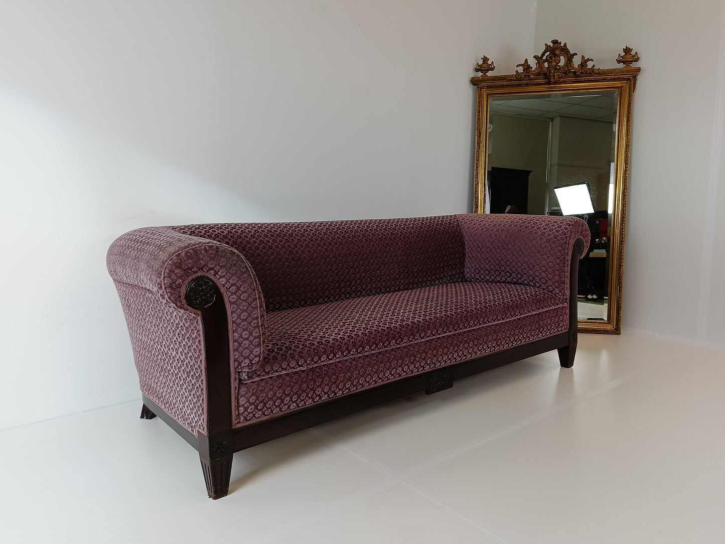 Ashtonishing Antique Lilla Sofa Ashtonishing Antique Lilla Sofa