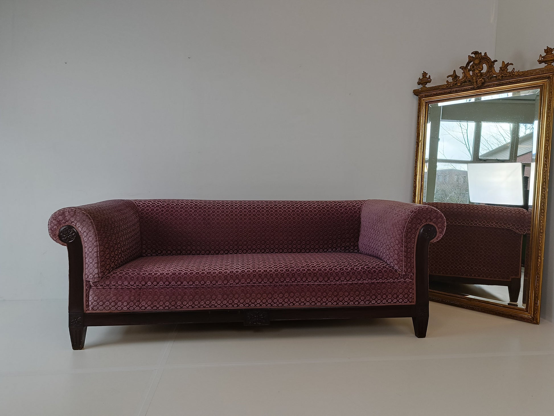 Ashtonishing Antique Lilla Sofa Ashtonishing Antique Lilla Sofa