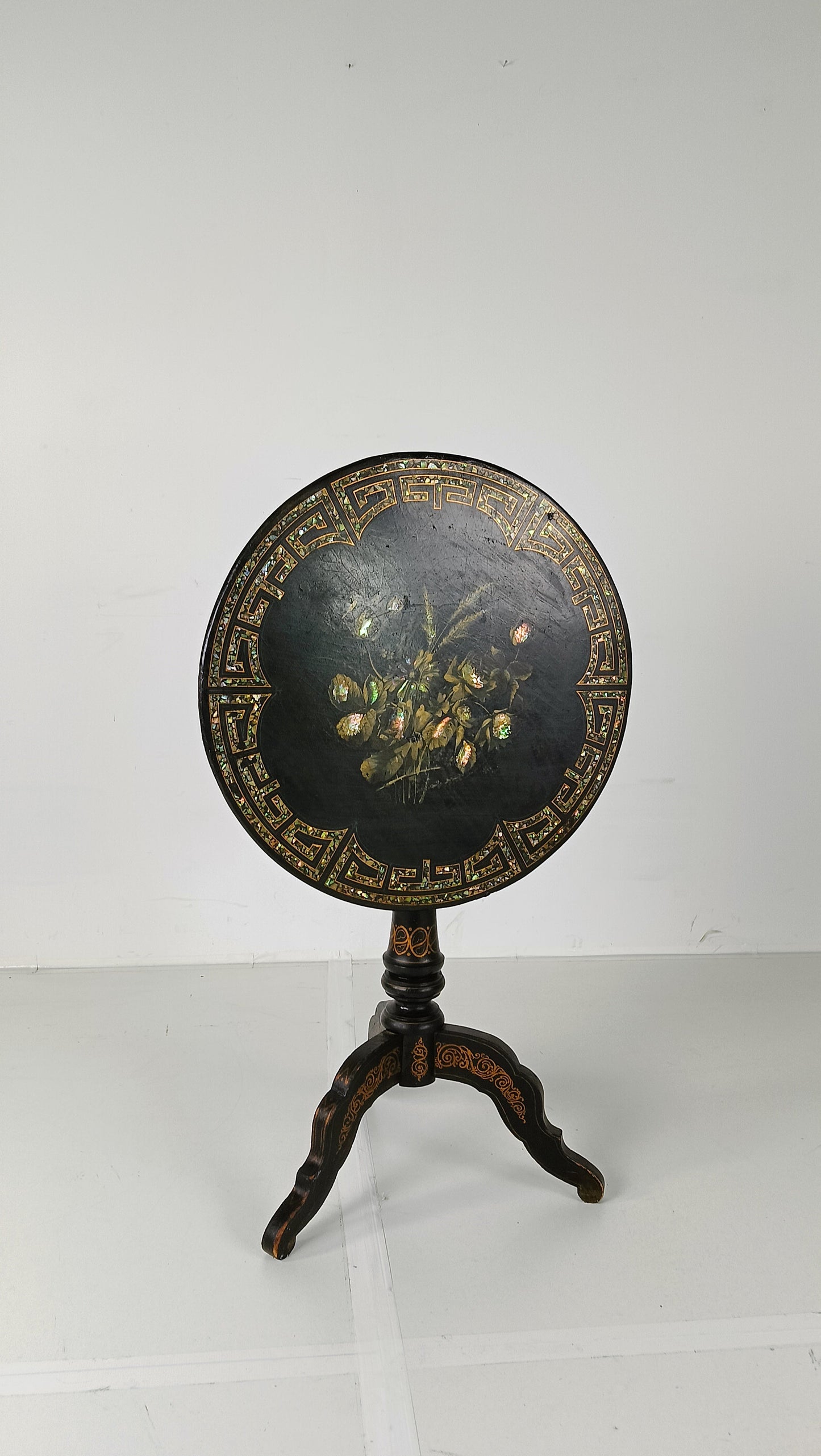 Astonishing Napoleon III Tip Top Table Astonishing Napoleon III Tip Top Table
