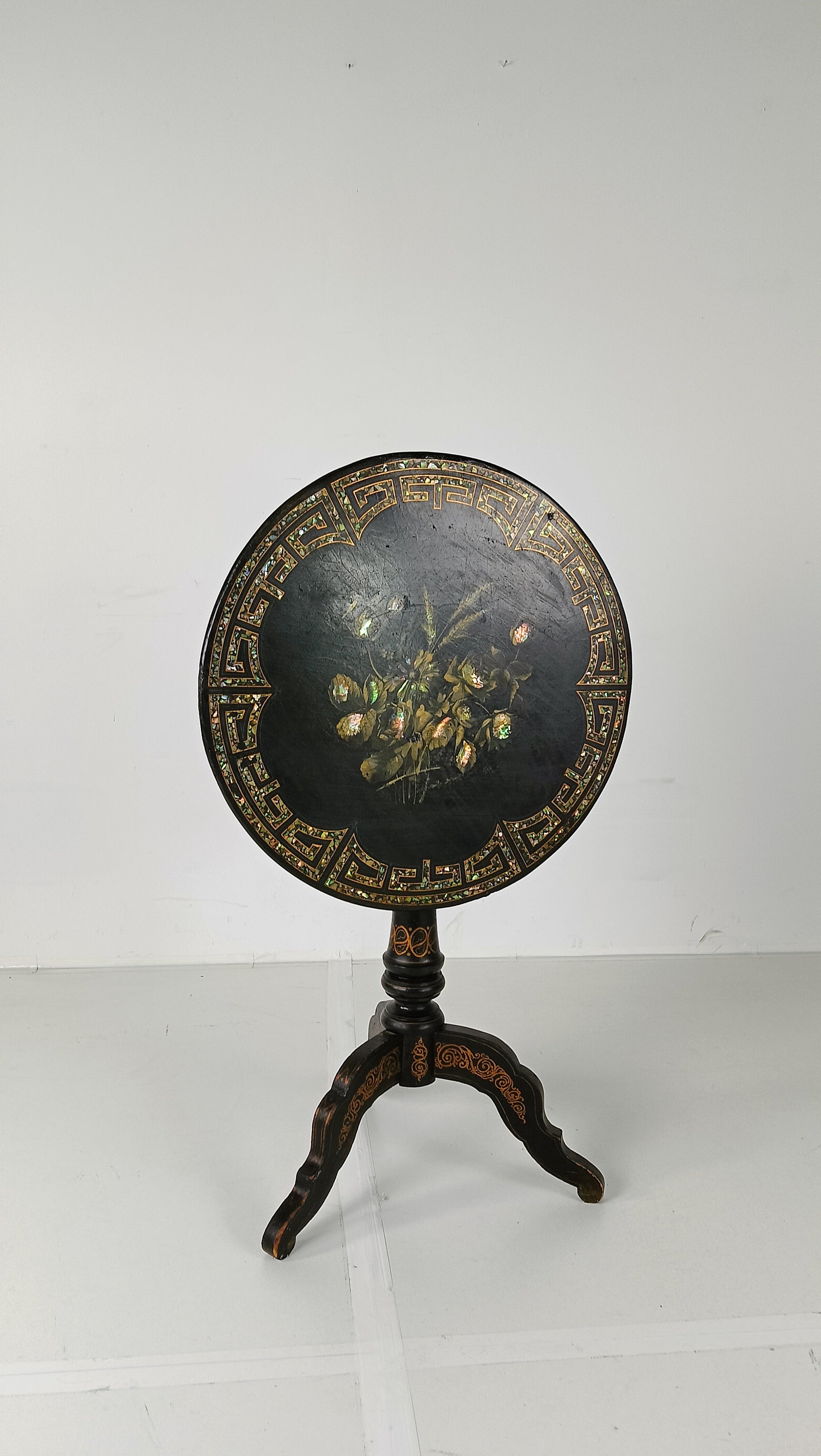 Astonishing Napoleon III Tip Top Table Astonishing Napoleon III Tip Top Table