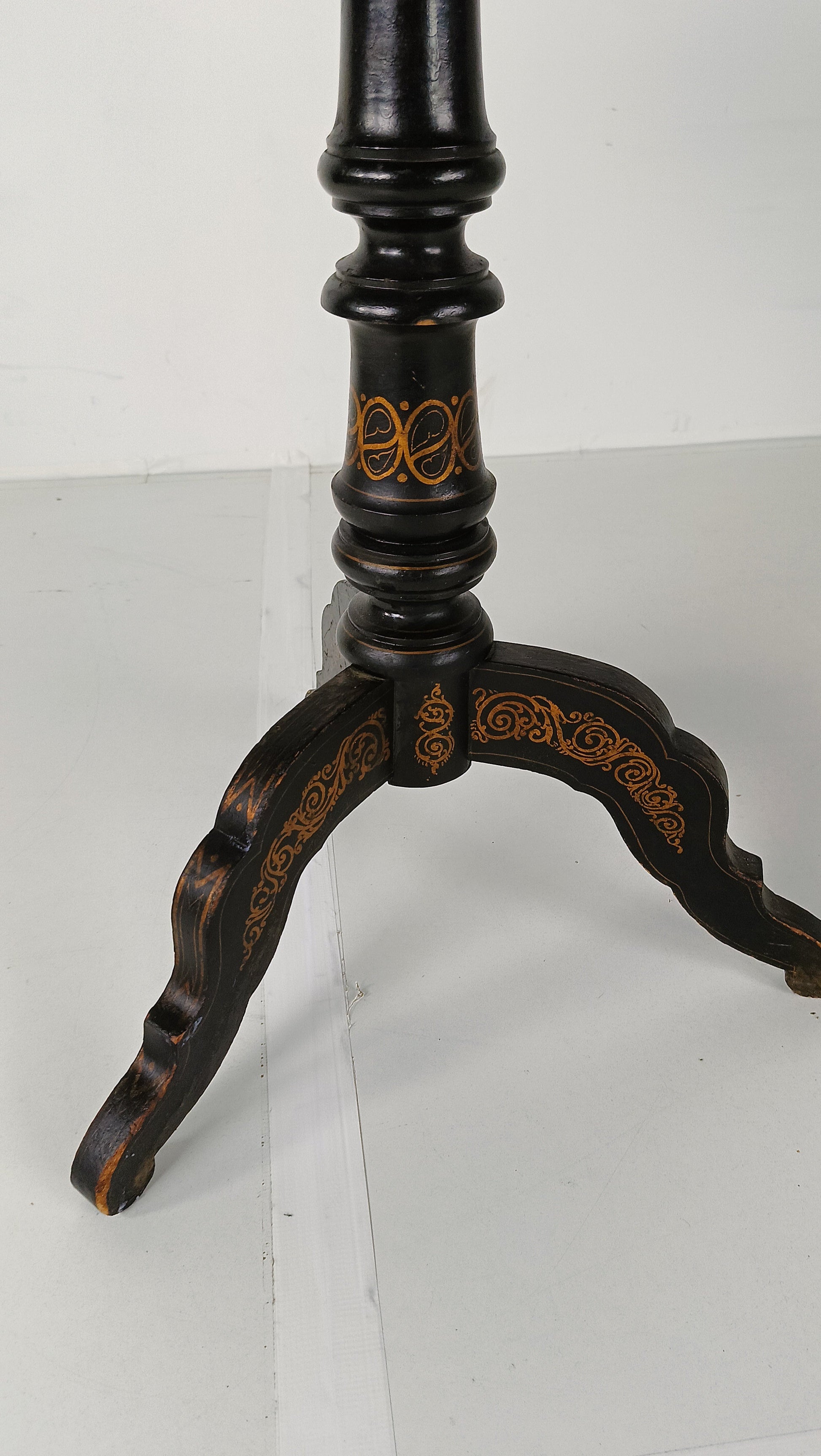 Astonishing Napoleon III Tip Top Table Astonishing Napoleon III Tip Top Table