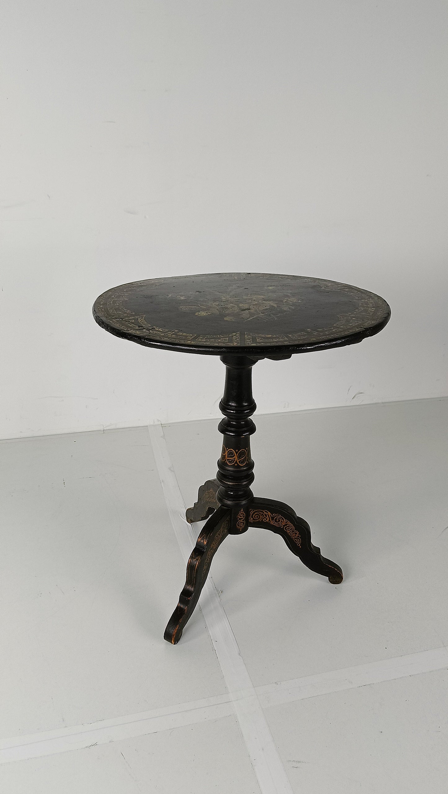Astonishing Napoleon III Tip Top Table Astonishing Napoleon III Tip Top Table