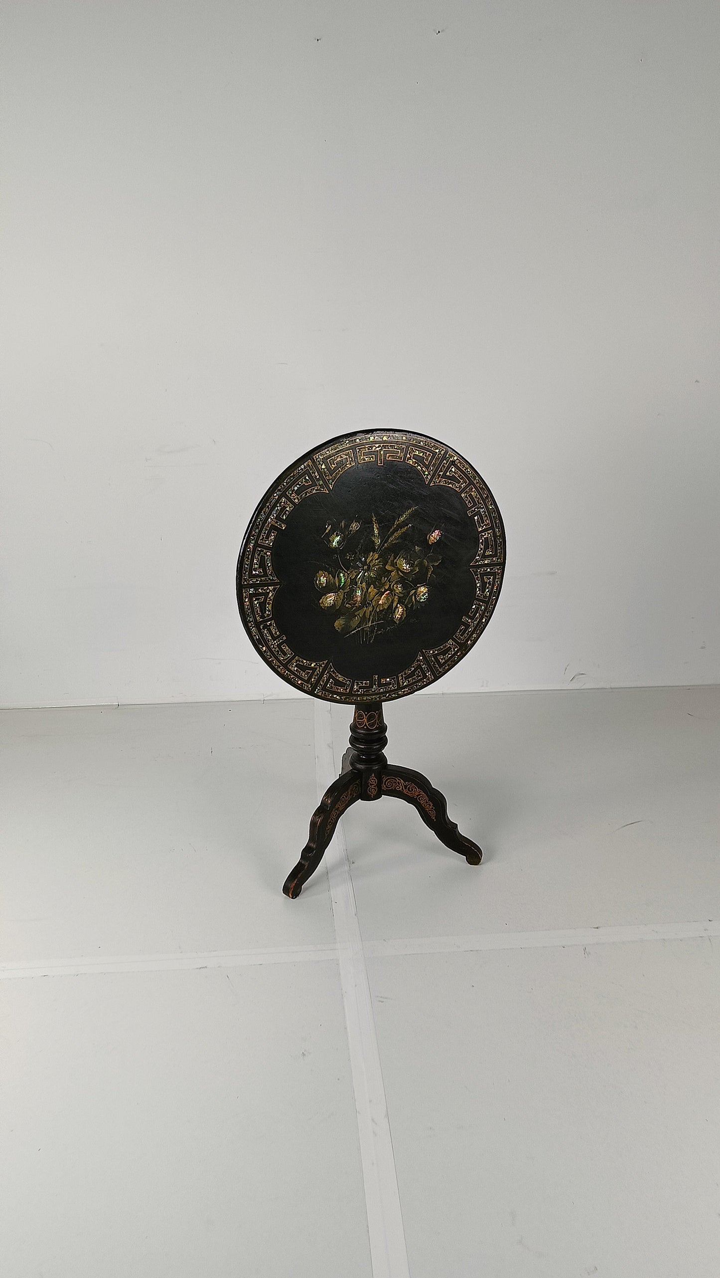 Astonishing Napoleon III Tip Top Table Astonishing Napoleon III Tip Top Table
