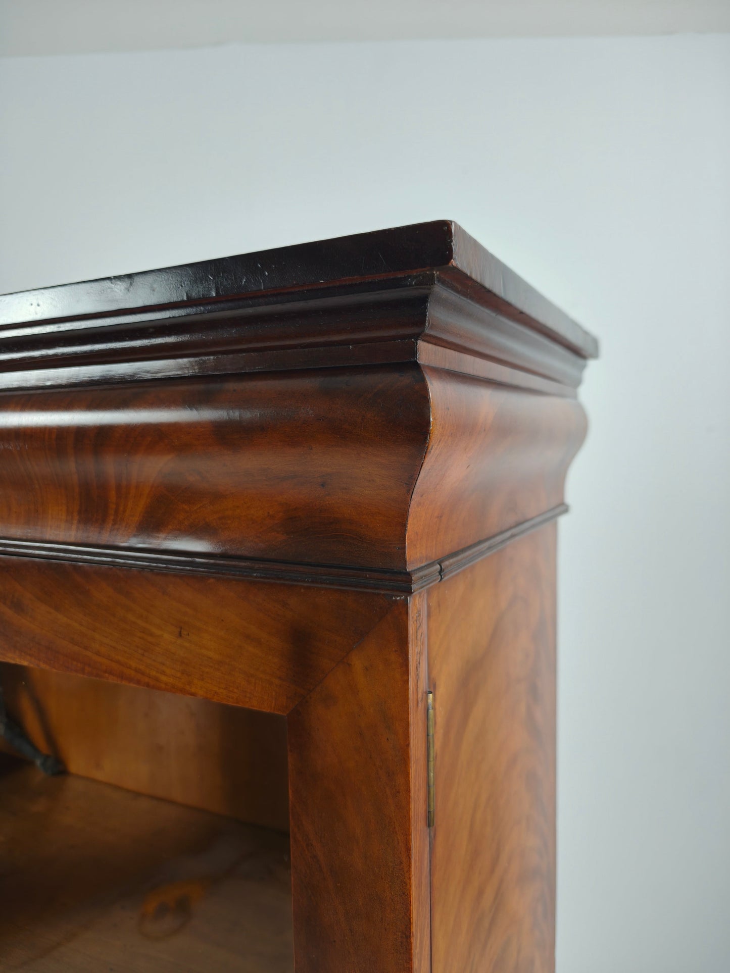 Beautiful 19th Century Biedermeier Bookcase – Walnut, Original Antique Glass Beautiful 19th Century Biedermeier Bookcase – Walnut, Original Antique Glass