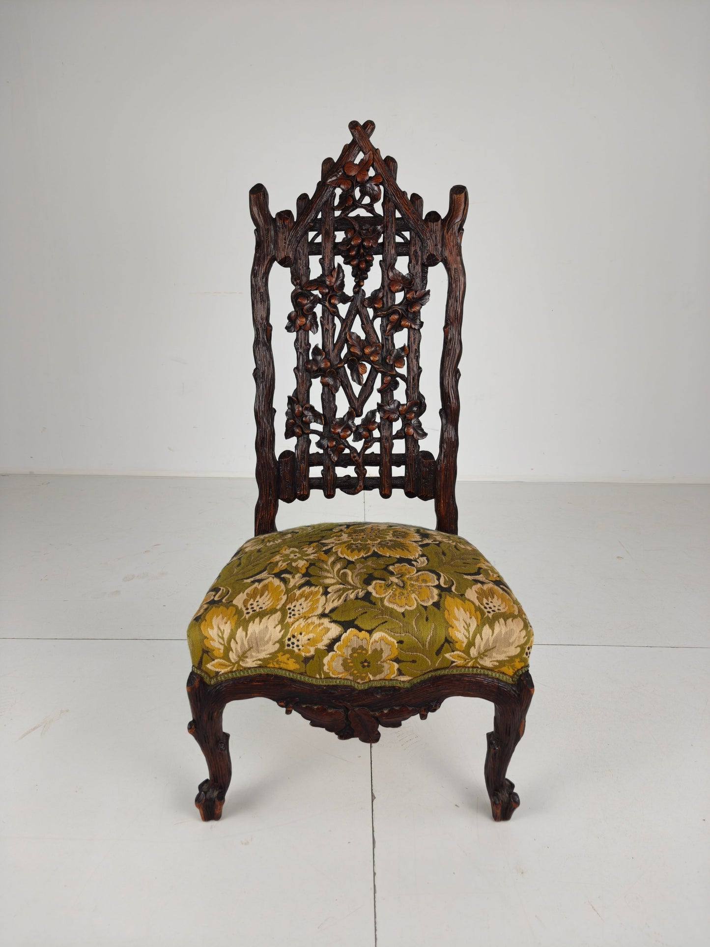 Beautiful 19th-Century Black Forest Chairs – Exceptional Carving Beautiful 19th-Century Black Forest Chairs – Exceptional Carving
