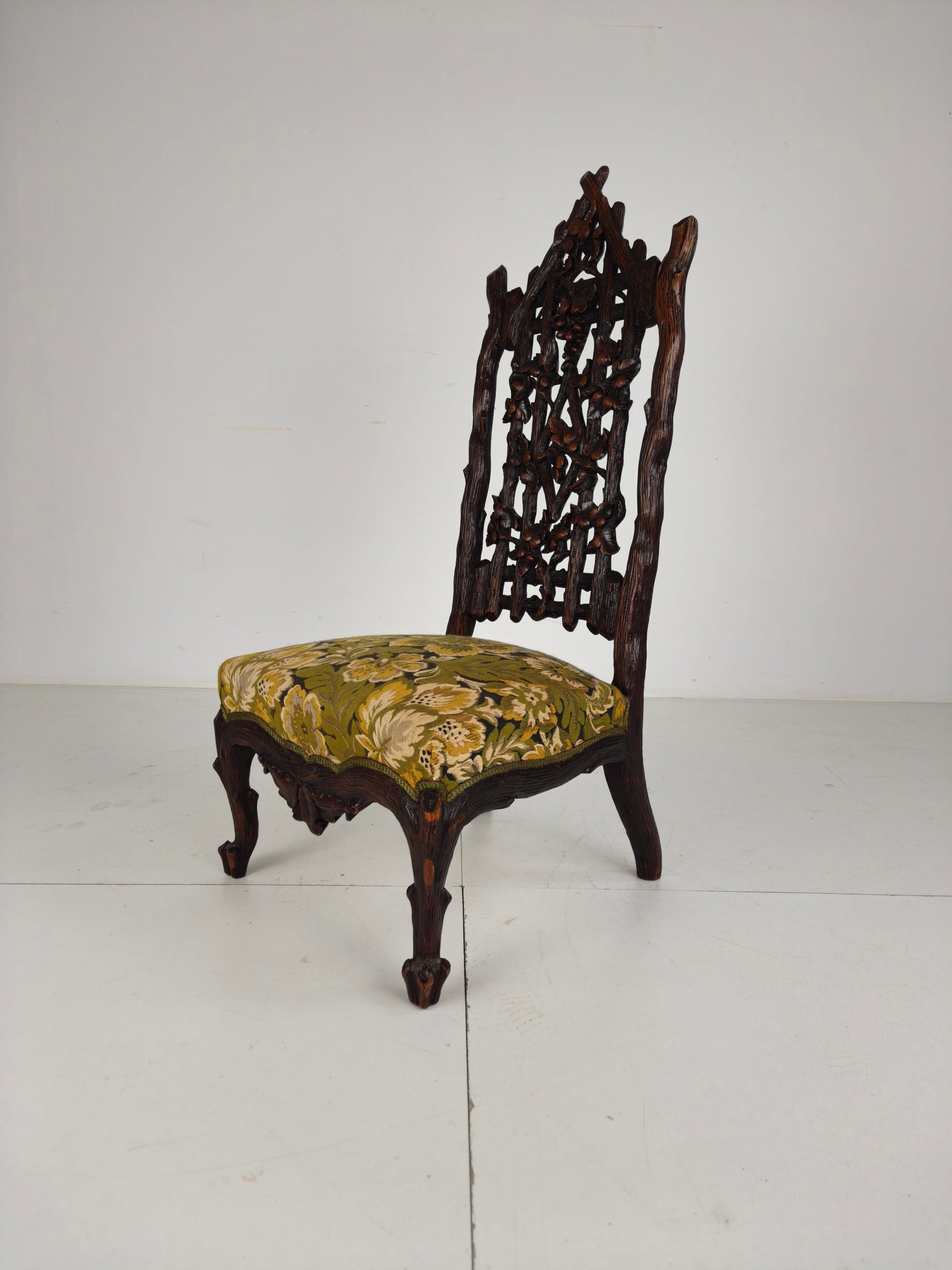 Beautiful 19th-Century Black Forest Chairs – Exceptional Carving Beautiful 19th-Century Black Forest Chairs – Exceptional Carving