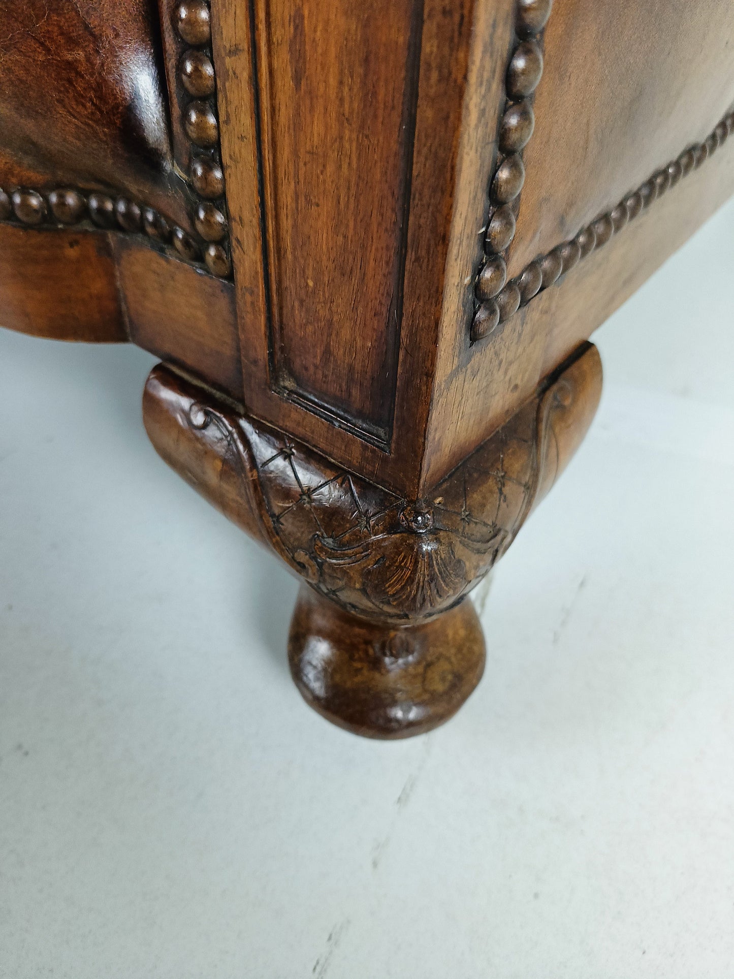 Beautiful Antique Patina Sheep Leather Sofa Beautiful Antique Patina Sheep Leather Sofa