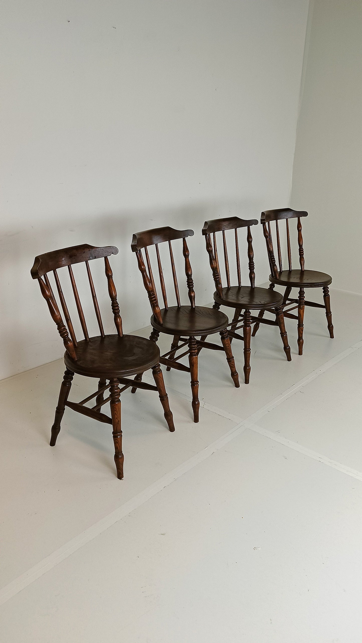 Beautiful Classic Snawdon Chair Set Beautiful Classic Snawdon Chair Set