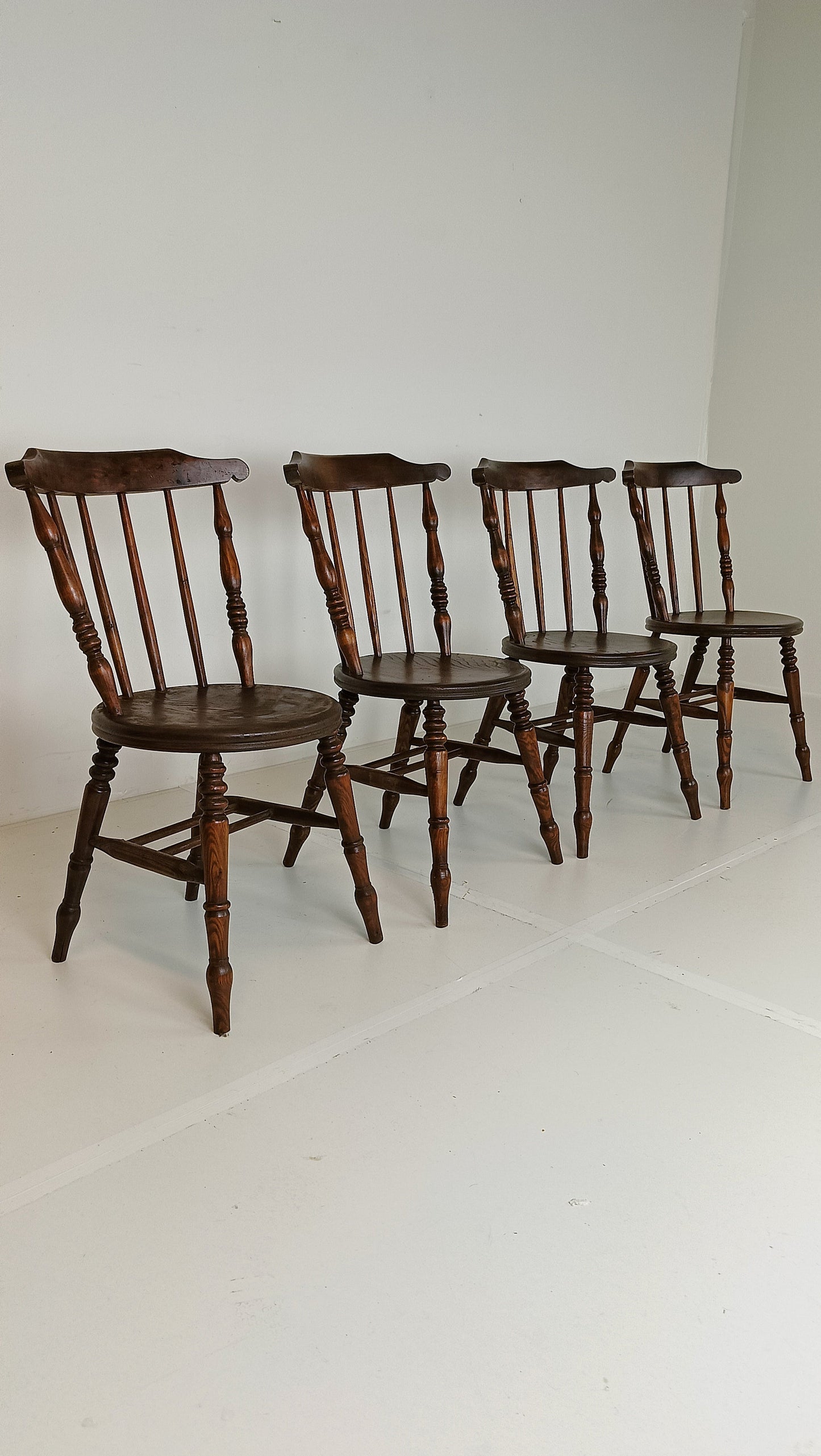 Beautiful Classic Snawdon Chair Set Beautiful Classic Snawdon Chair Set