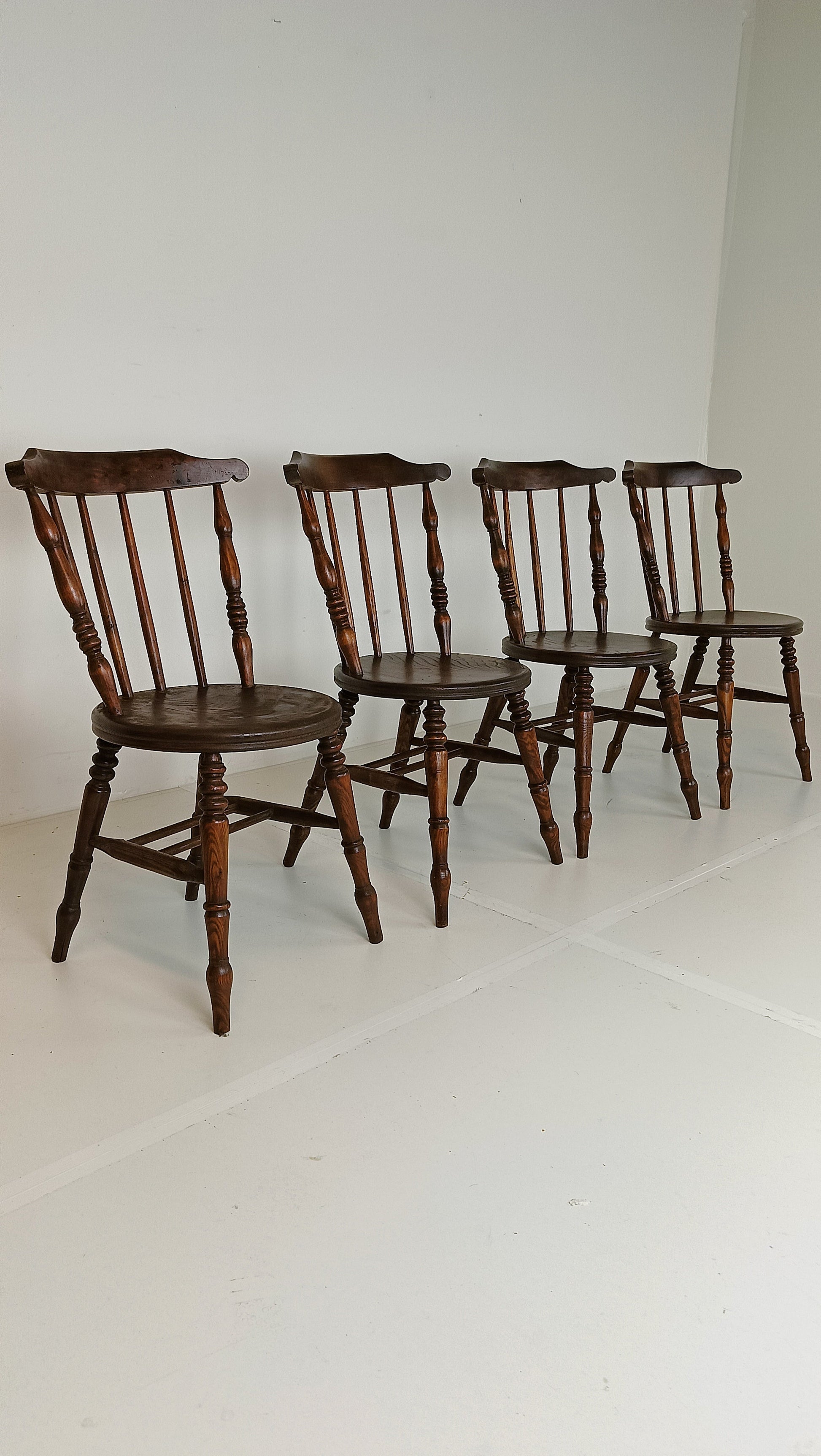 Beautiful Classic Snawdon Chair Set Beautiful Classic Snawdon Chair Set