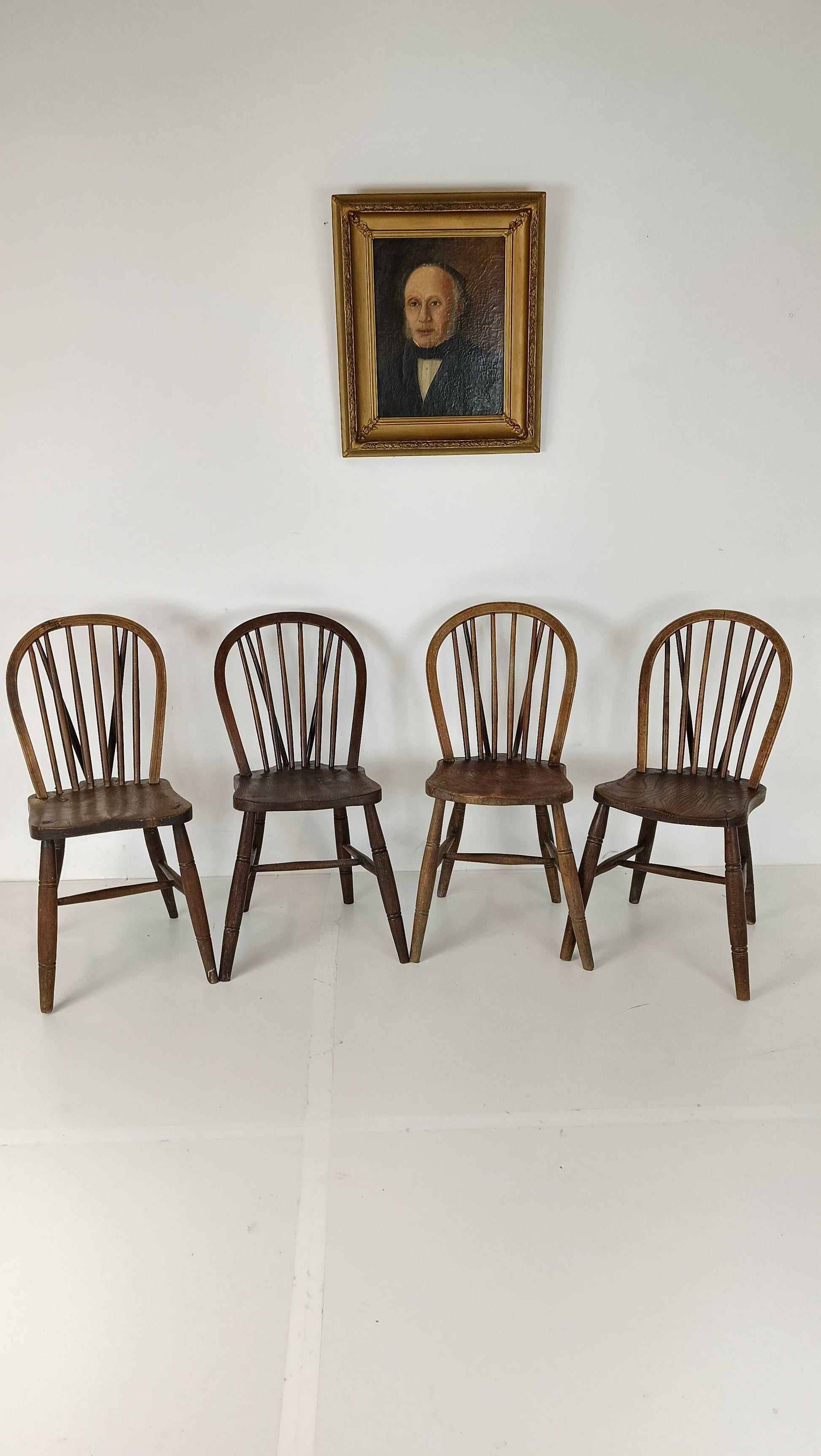 Beautiful Classic Windsor Chair set Beautiful Classic Windsor Chair set