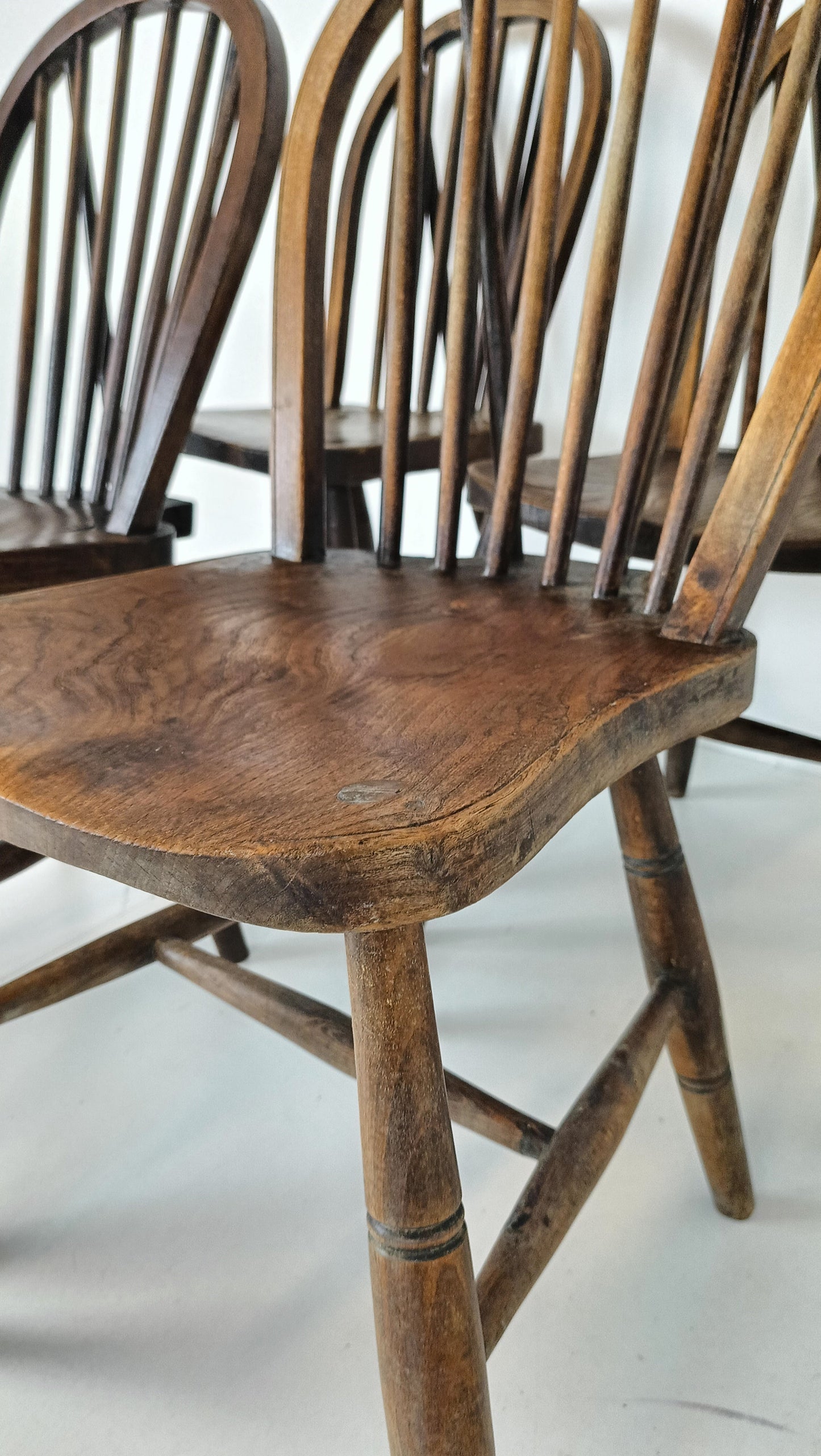 Beautiful Classic Windsor Chair set Beautiful Classic Windsor Chair set